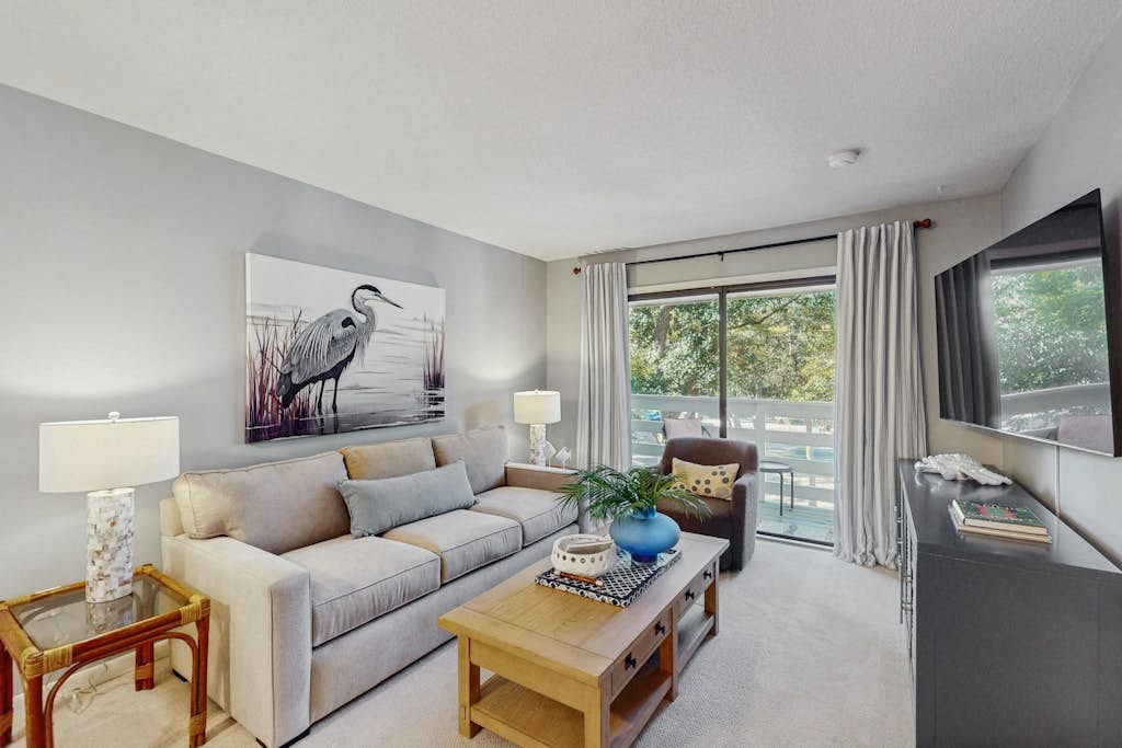 Coastal condo with private balcony, pickle ball, tennis, pools, close to beach — Hilton Head, SC — vacation rental