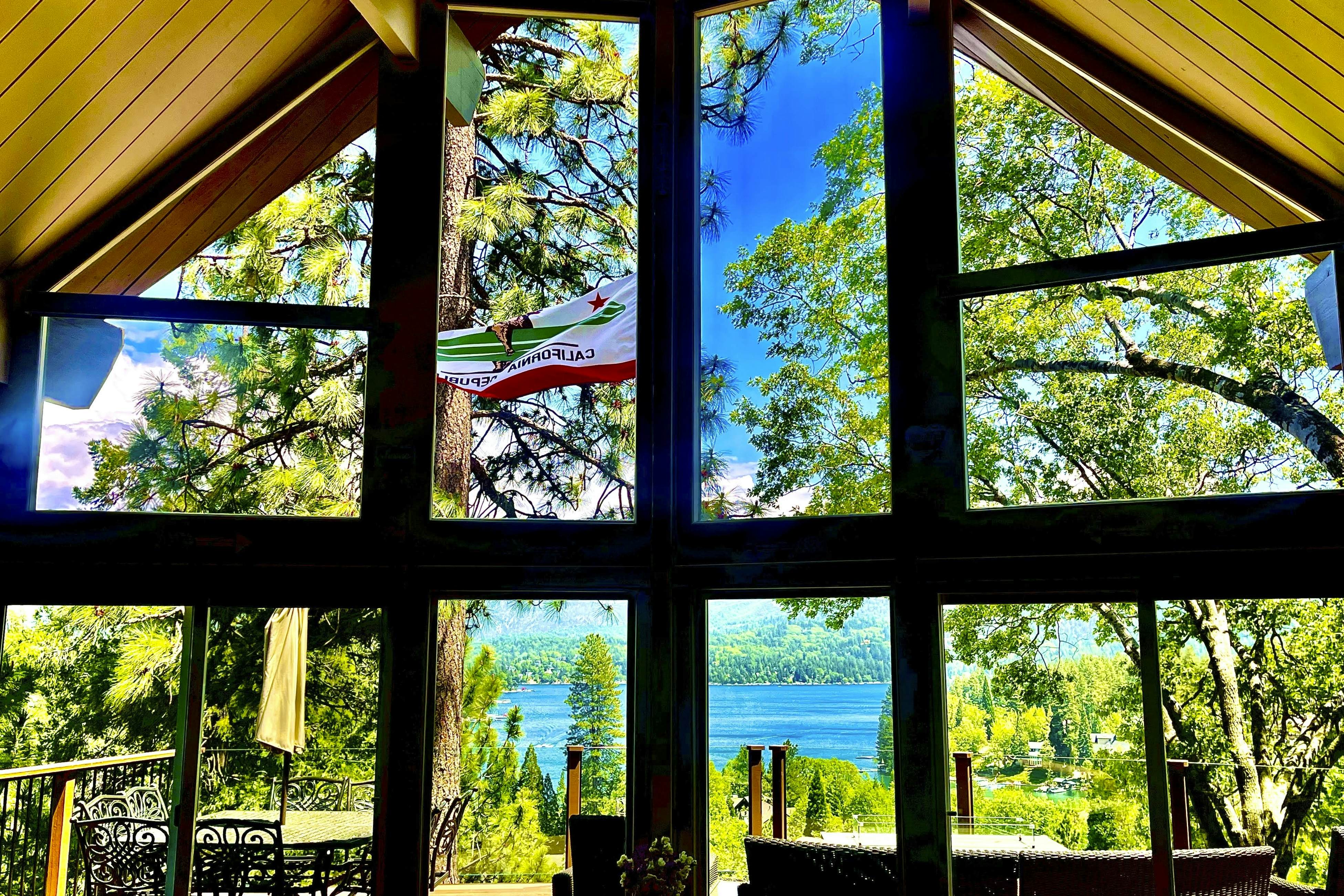 Surreal Feel Lakeview Chalette