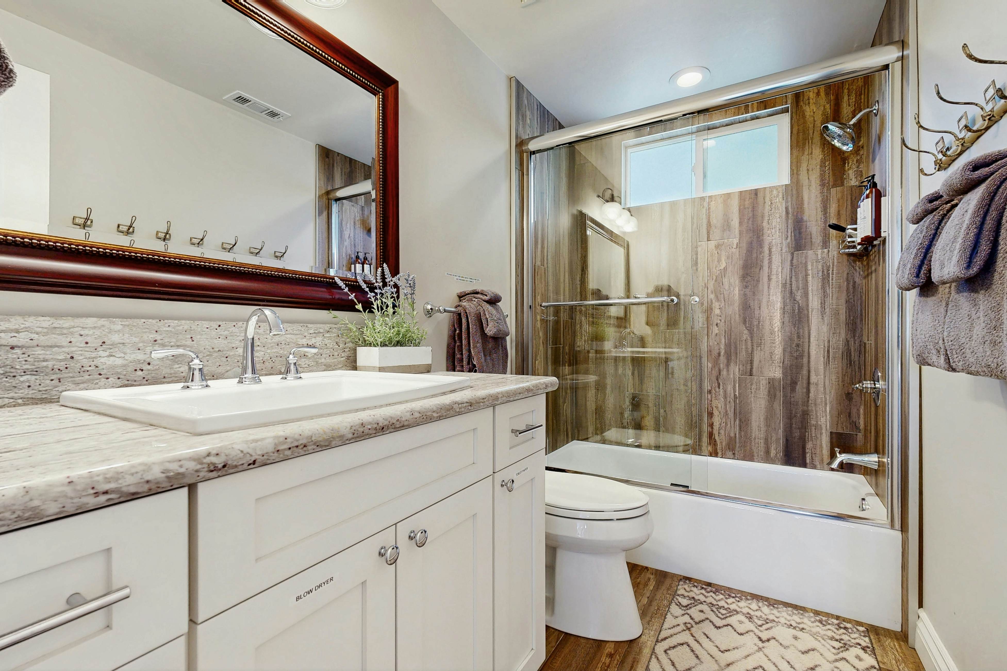 Surreal Feel Lakeview Chalet 