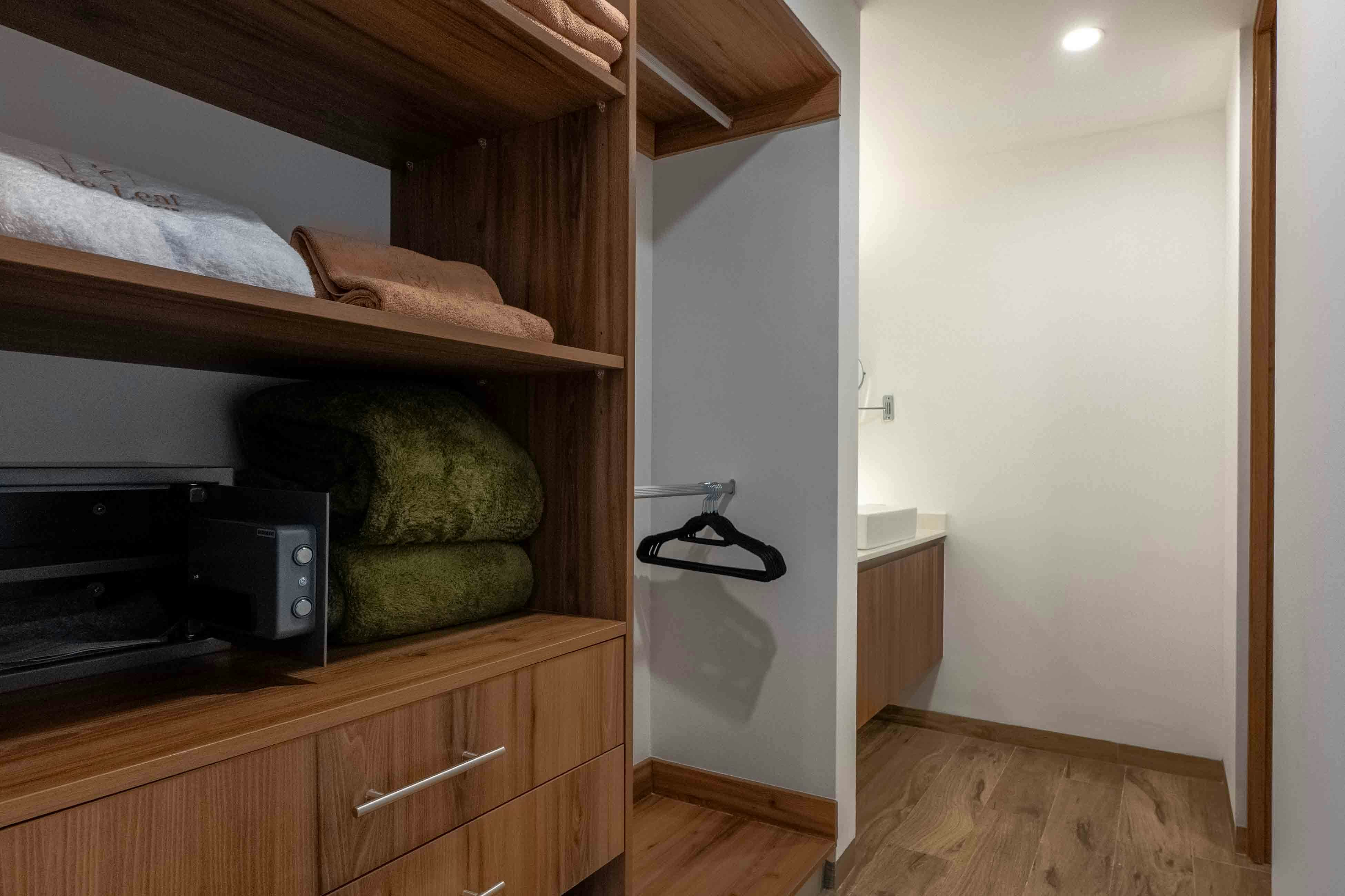 The Sandstone Nest TL C303