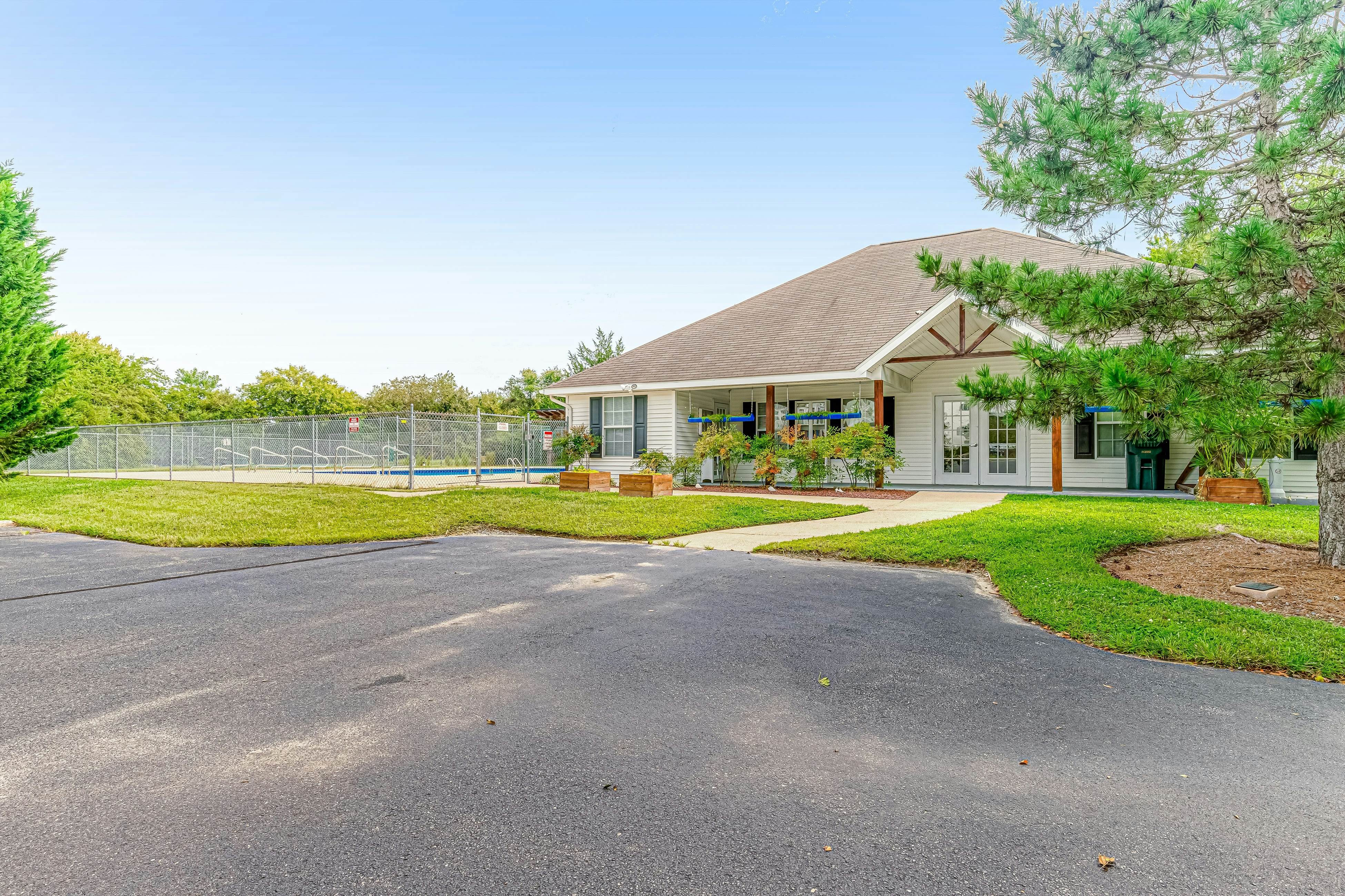 South Hampton - 33568 Water Mill Ln