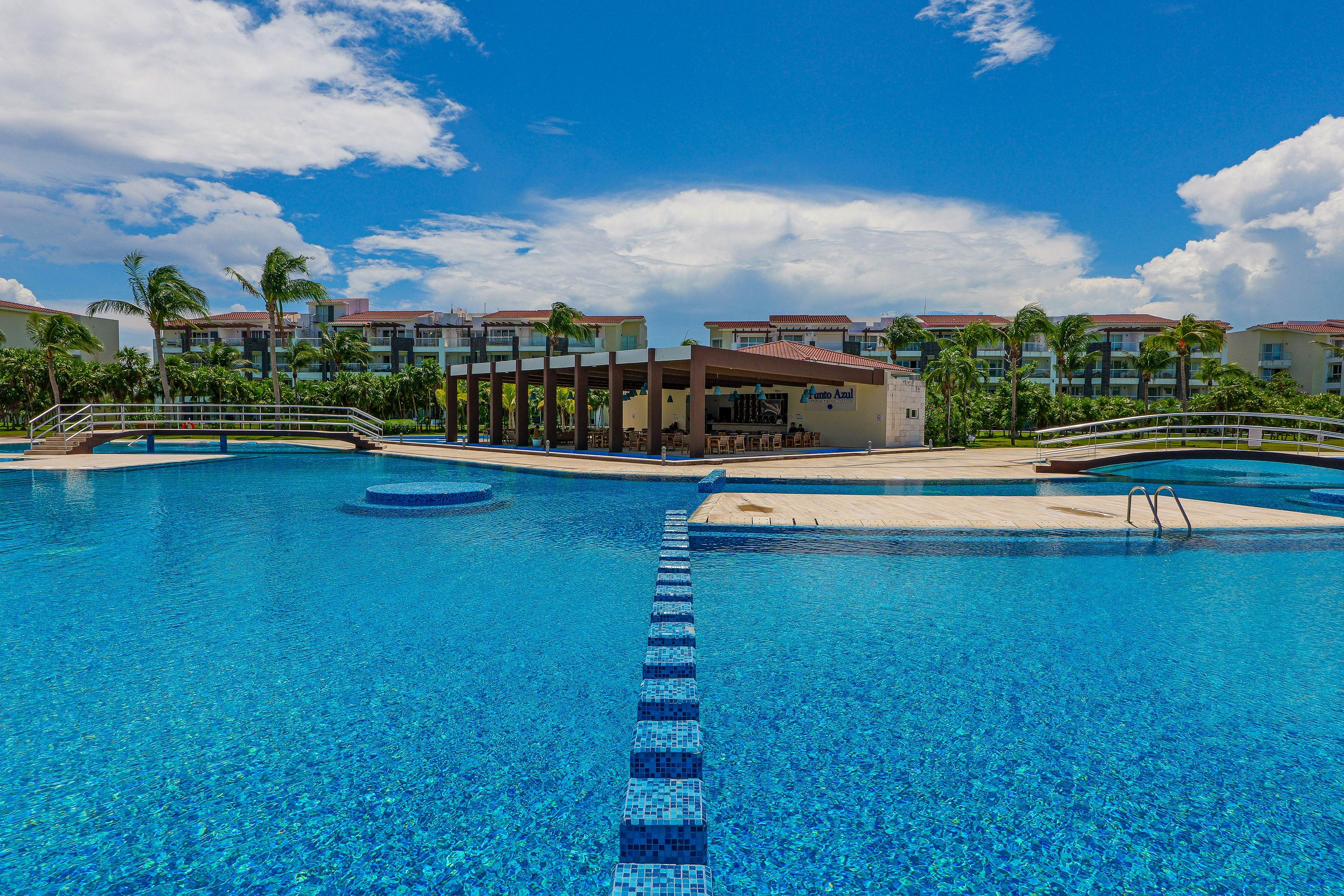 Coral Tide Escape Studio