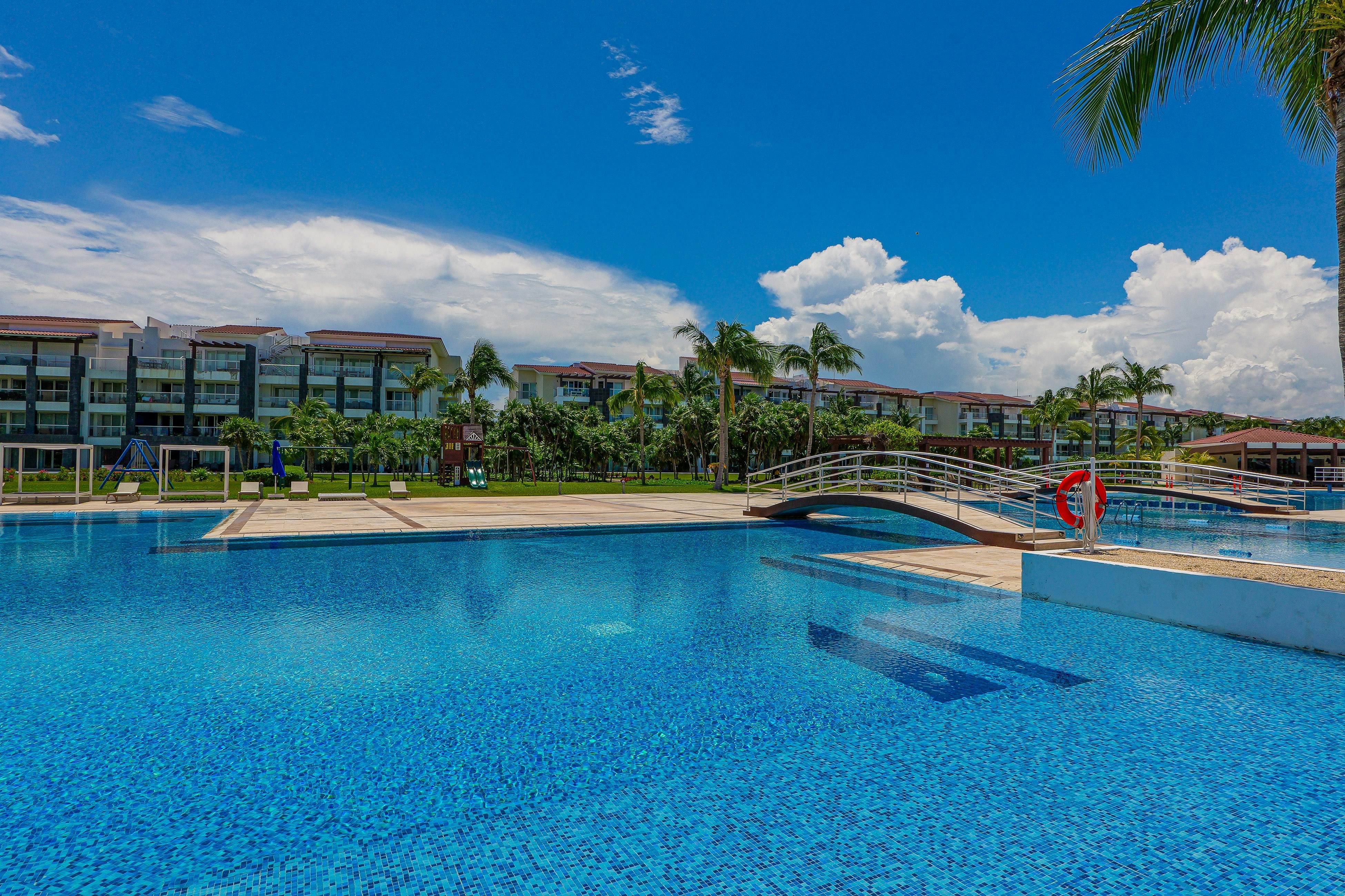 Coral Tide Escape Studio