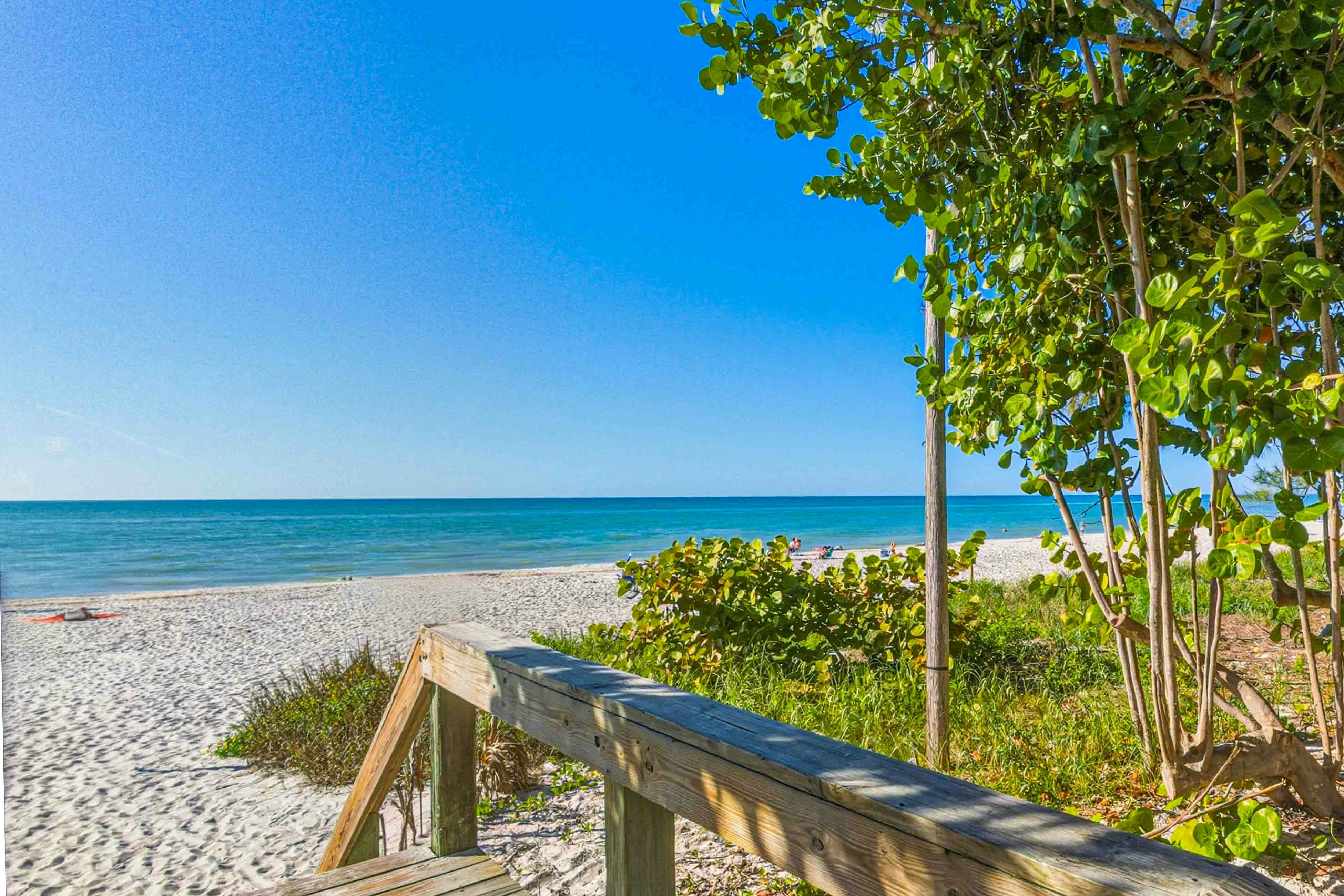 Falcons Glen at Lely Resort