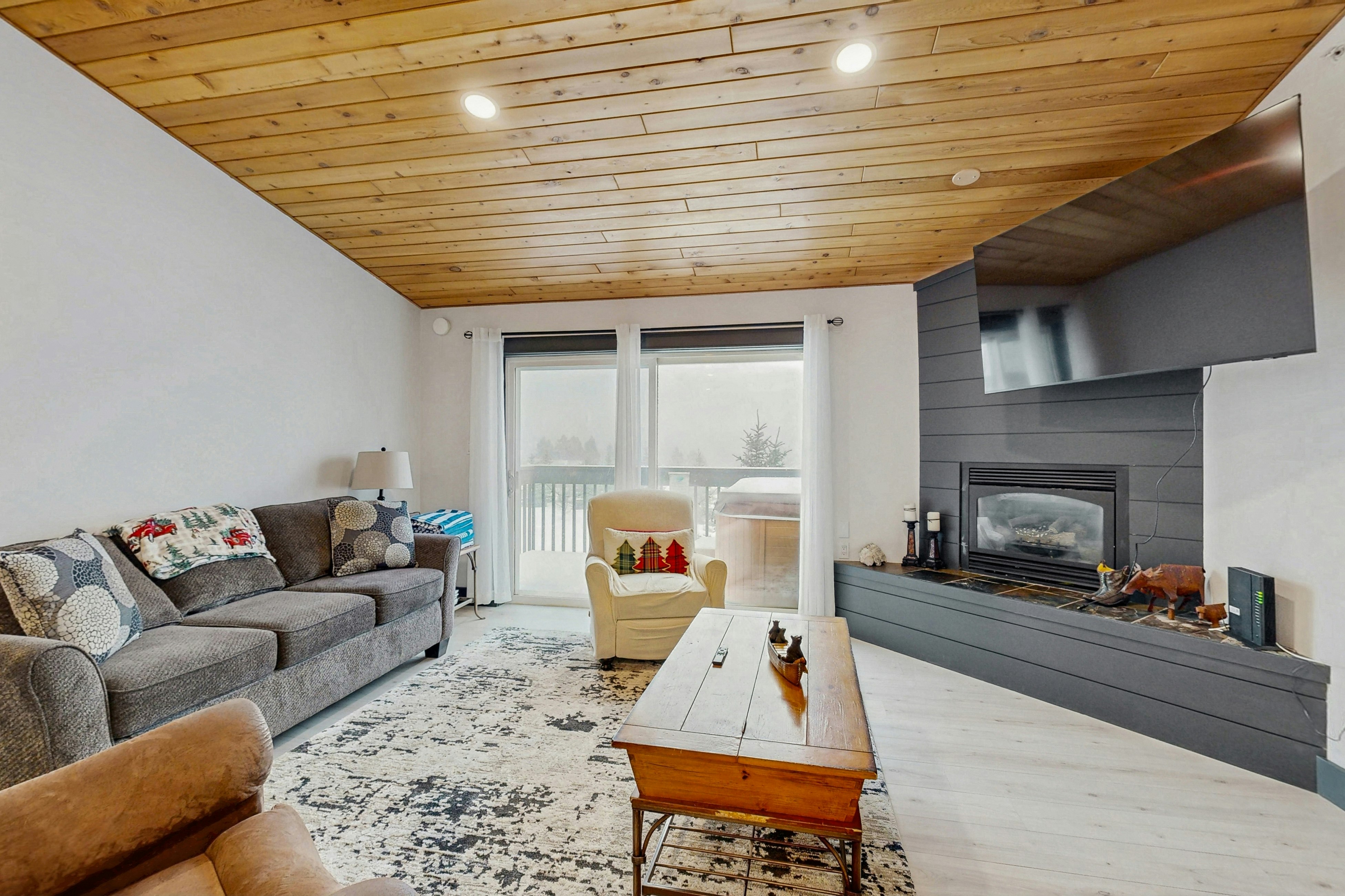 The Overlooker, Apt A11