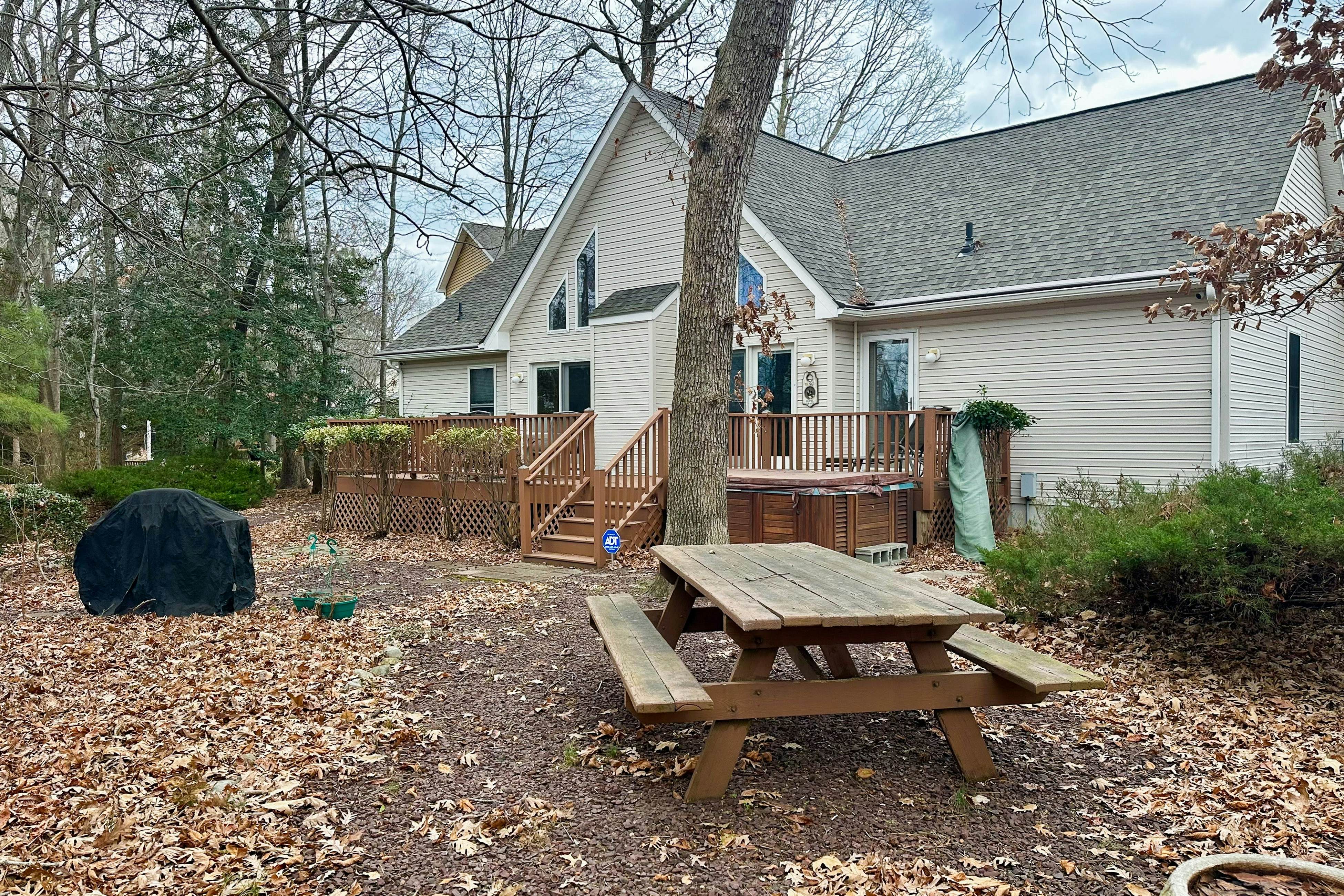 Salt Pond - 702 Fox Tail Dr