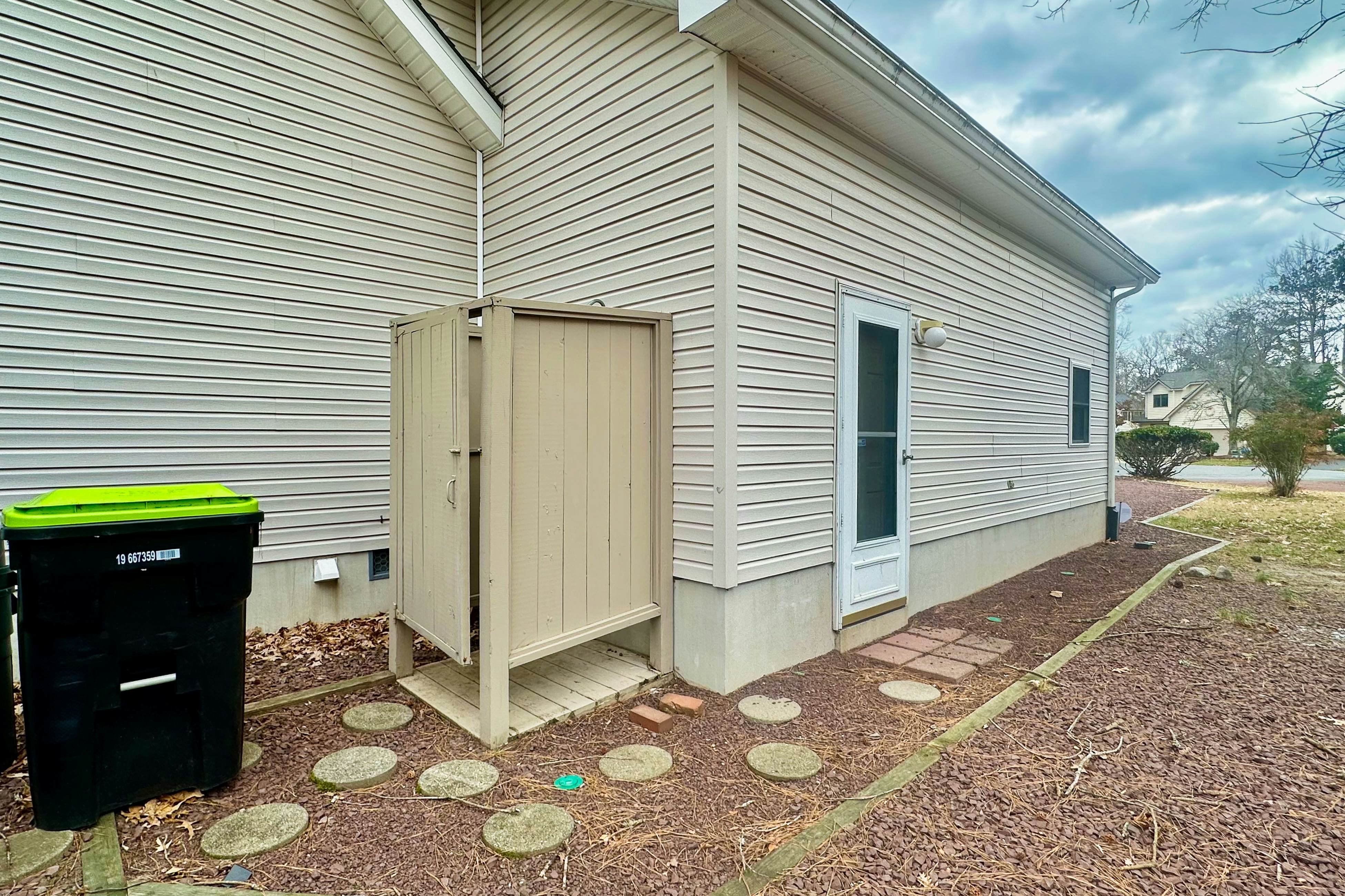 Salt Pond - 702 Fox Tail Dr