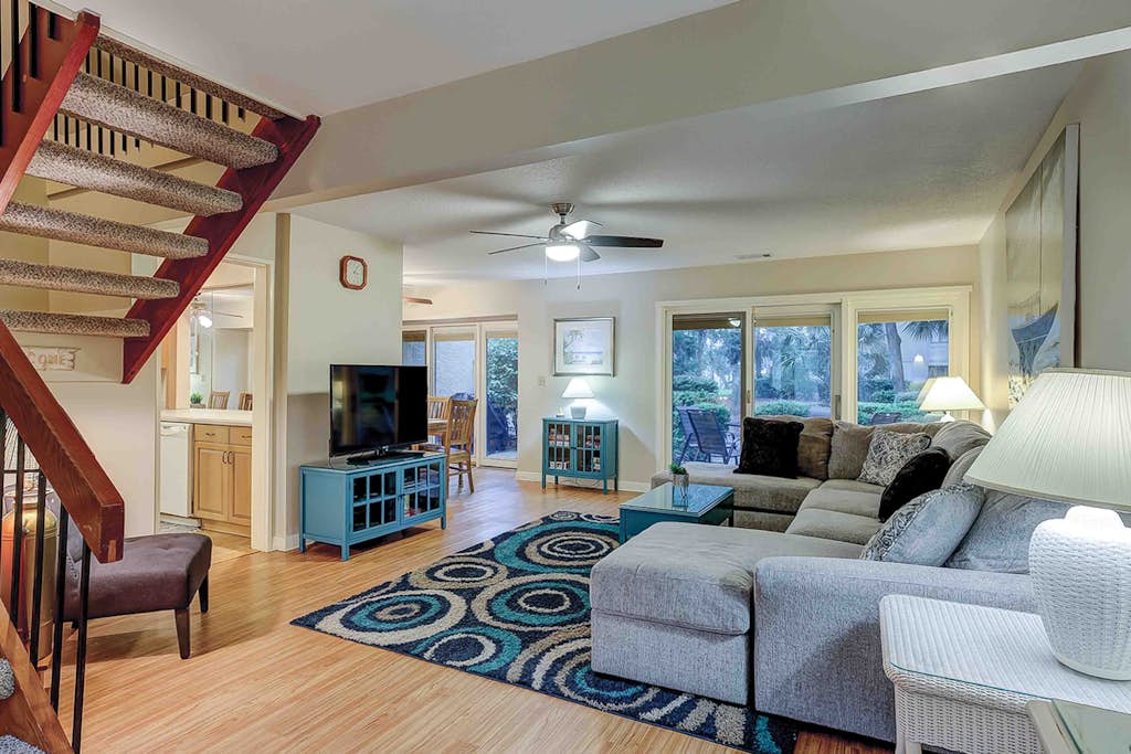 Stunning and bright condo in The Sea Pines Plantation with golf course views — Hilton Head, SC — vacation rental