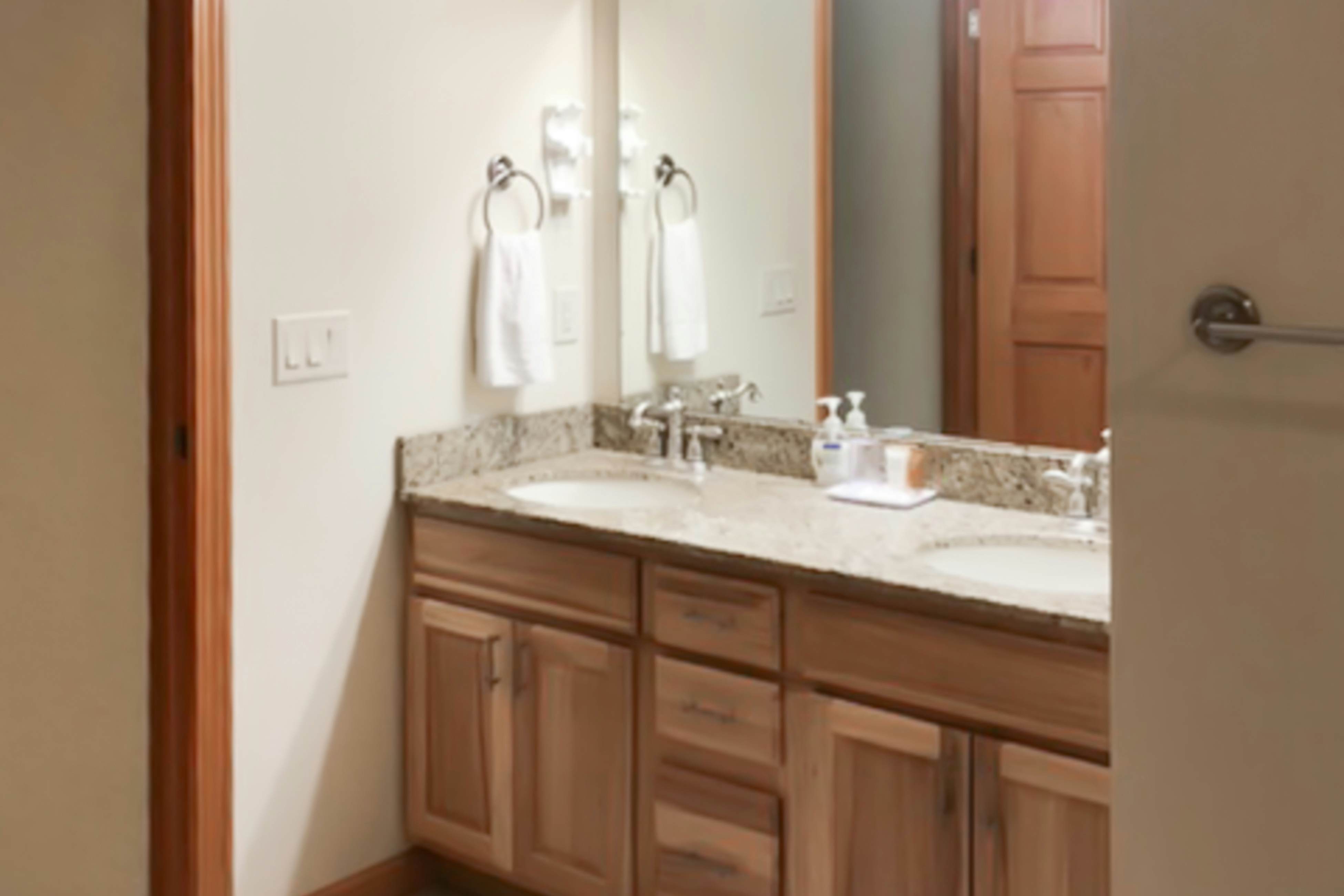 Sunset Condominiums: Golf View