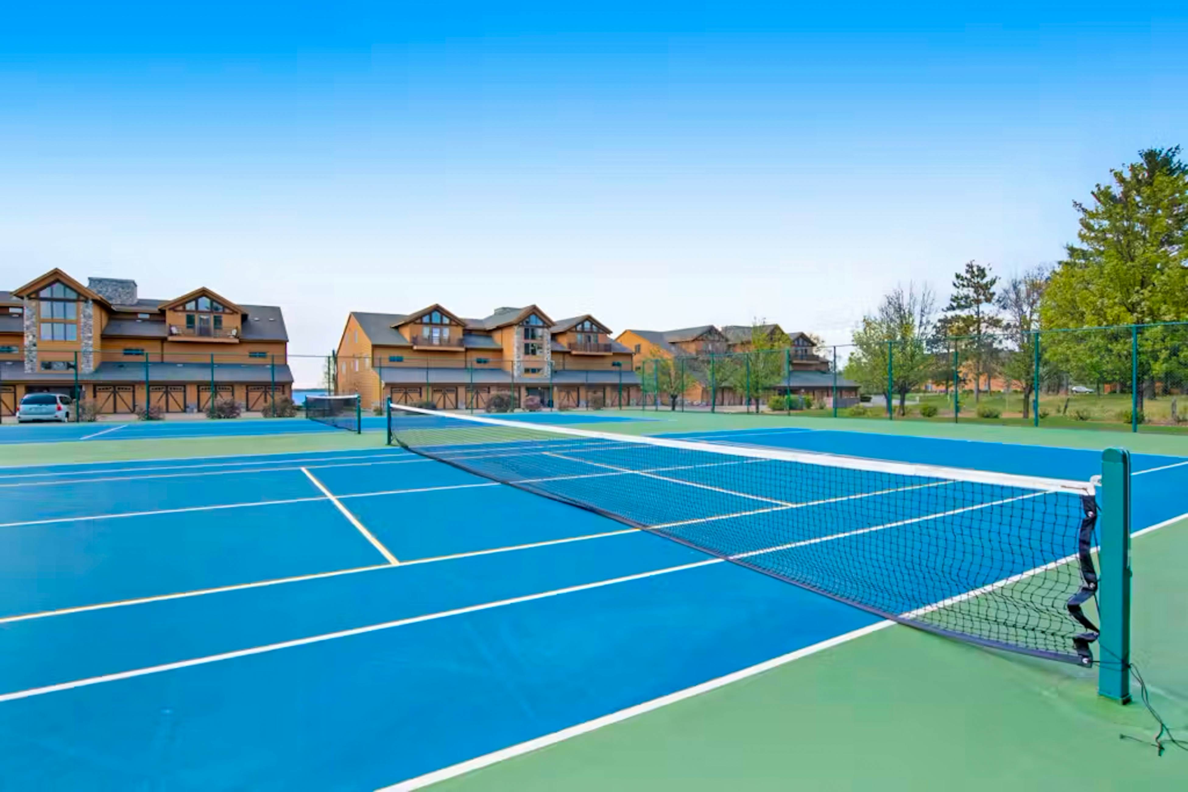 Sunset Condominiums: Golf View