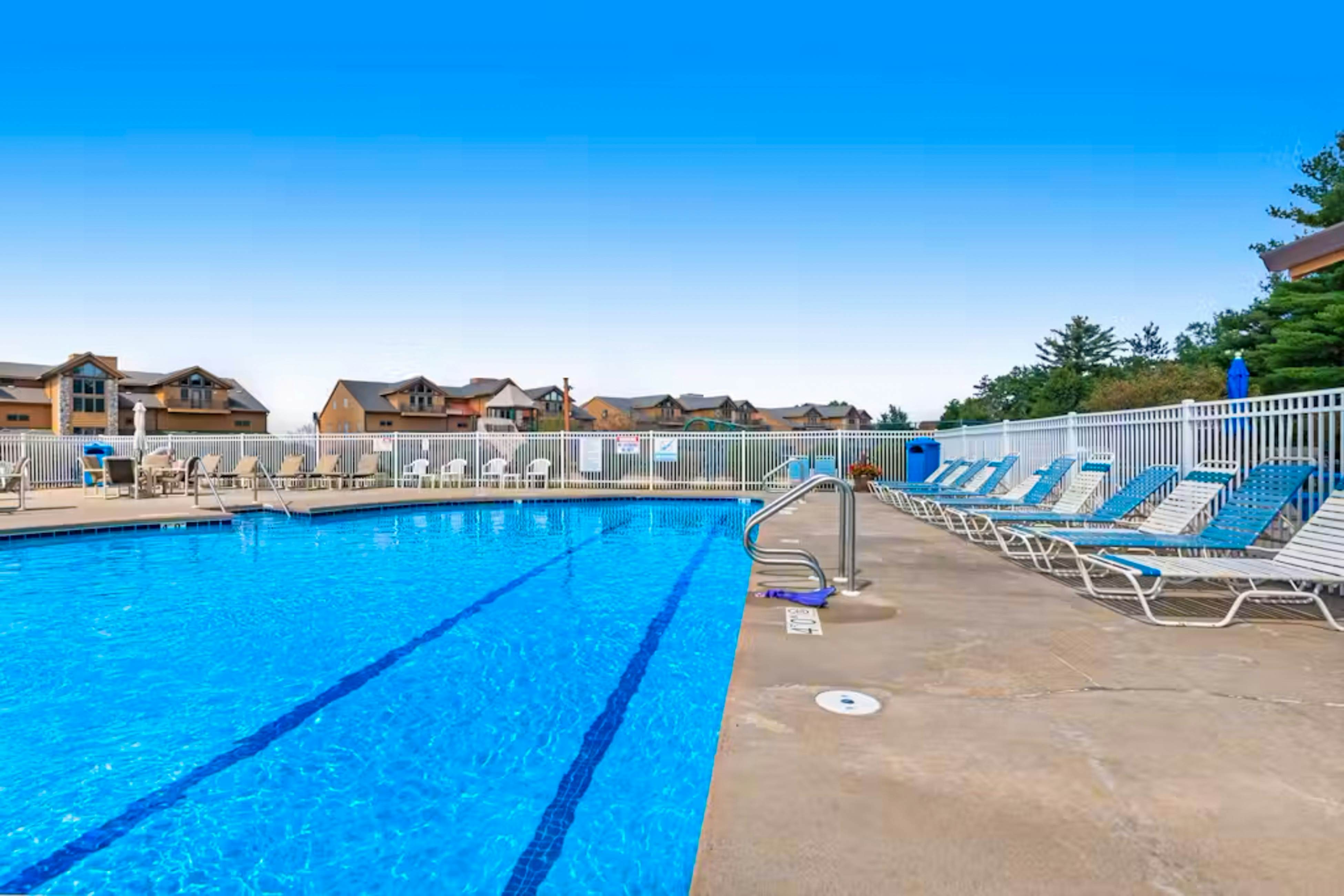 Sunset Condominiums: Golf View