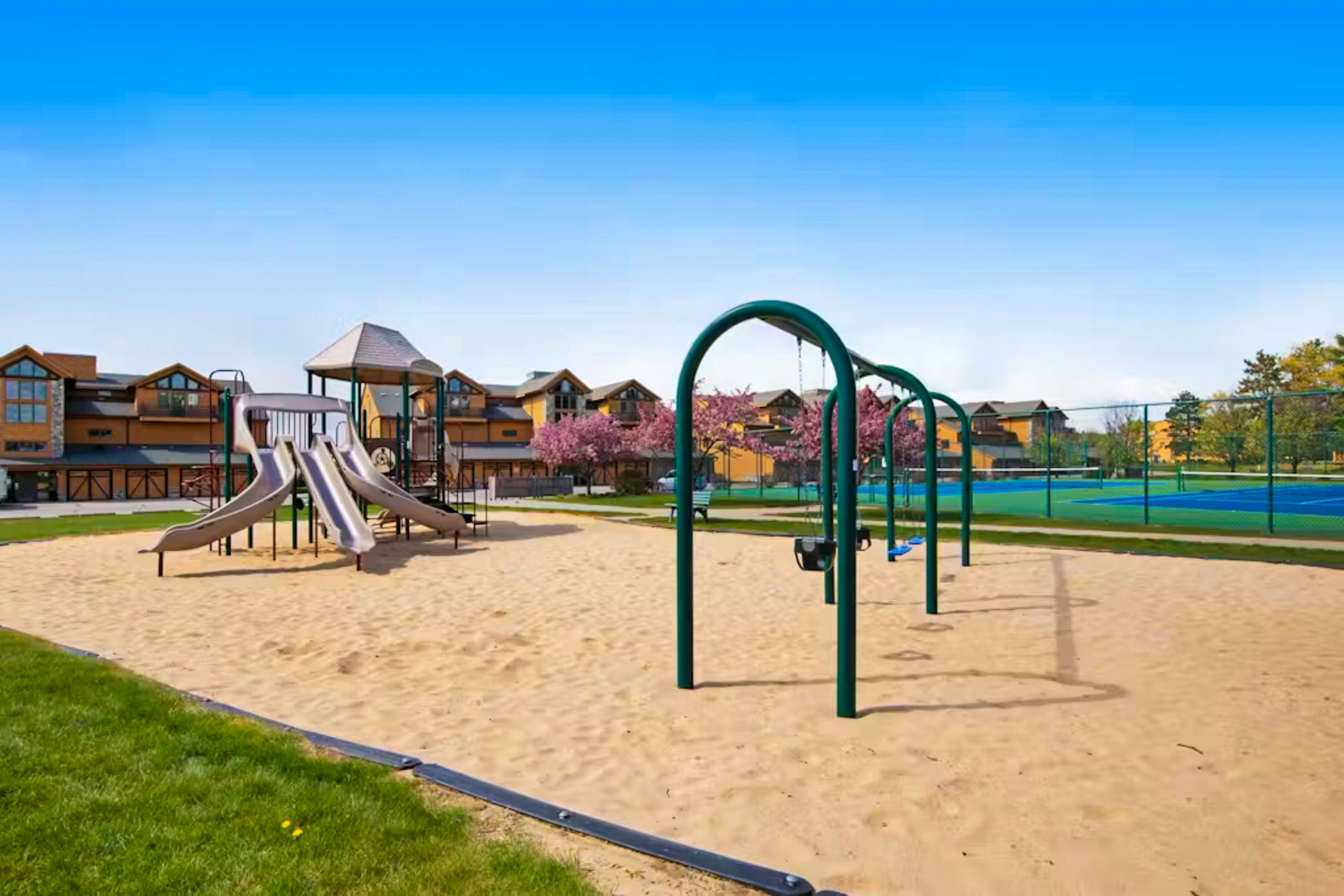 Sunset Condominiums: Golf View