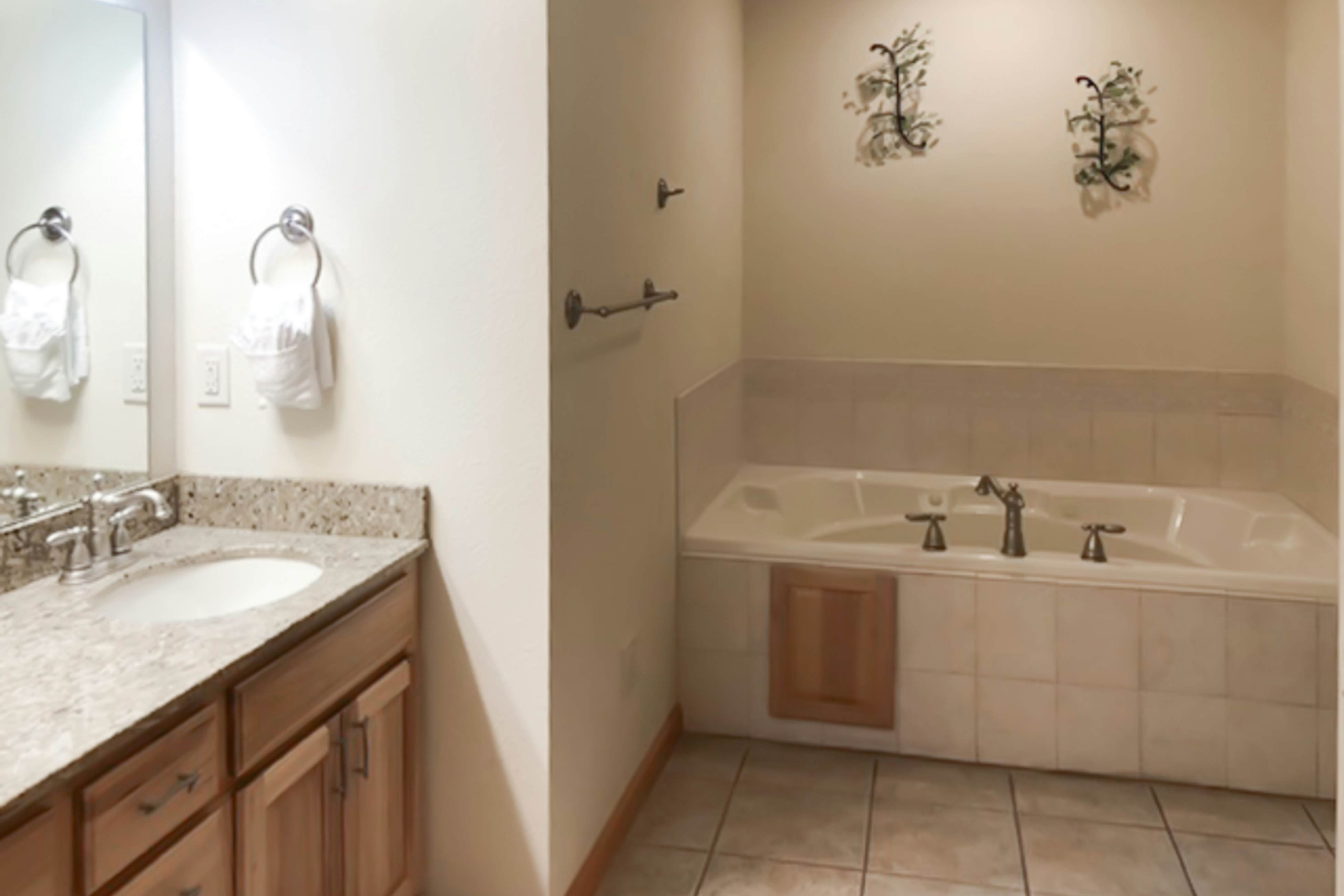 Sunset Condominiums: Golf View