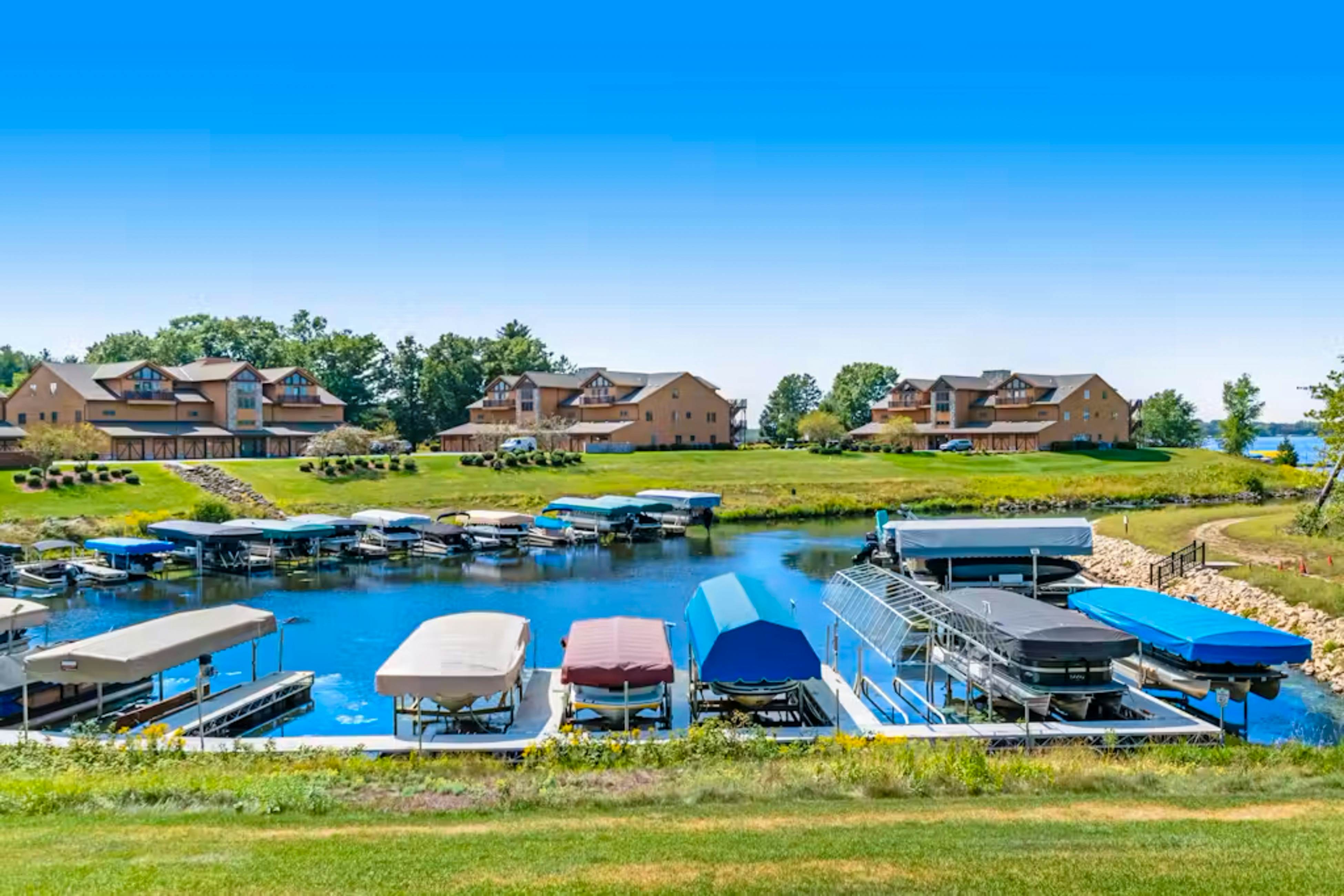 Sunset Condominiums: Golf View