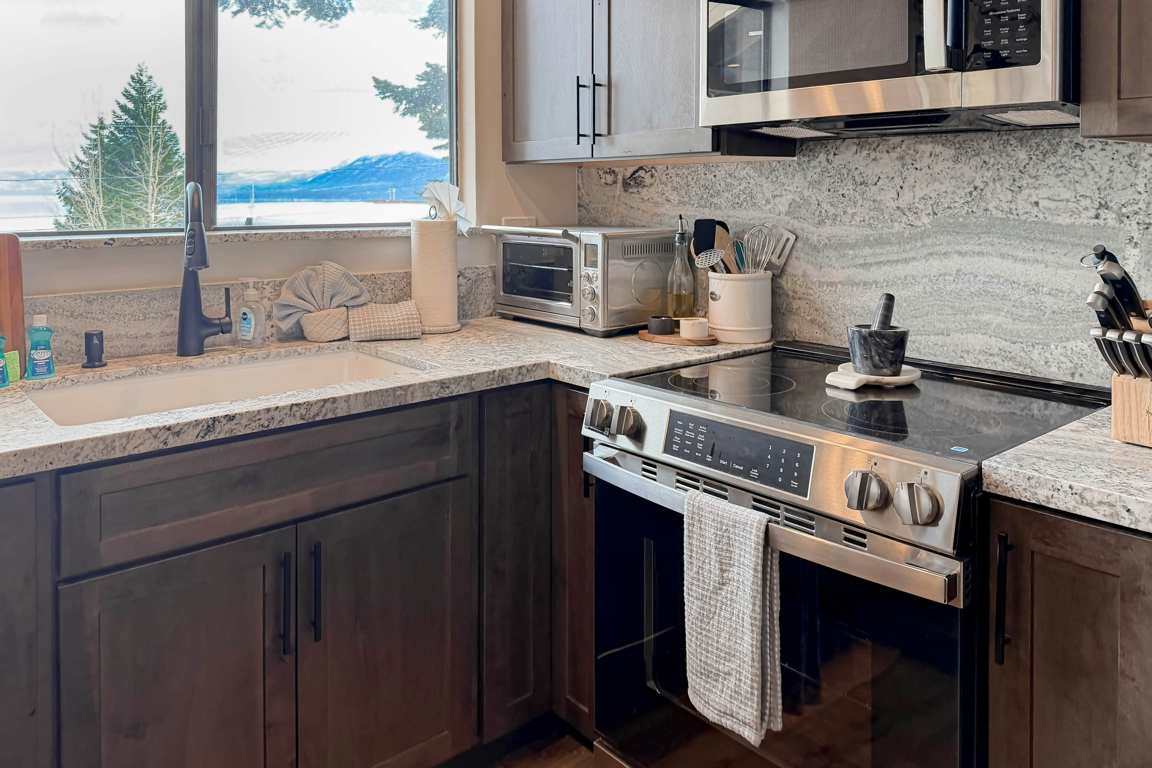 Spectacular Lake Views