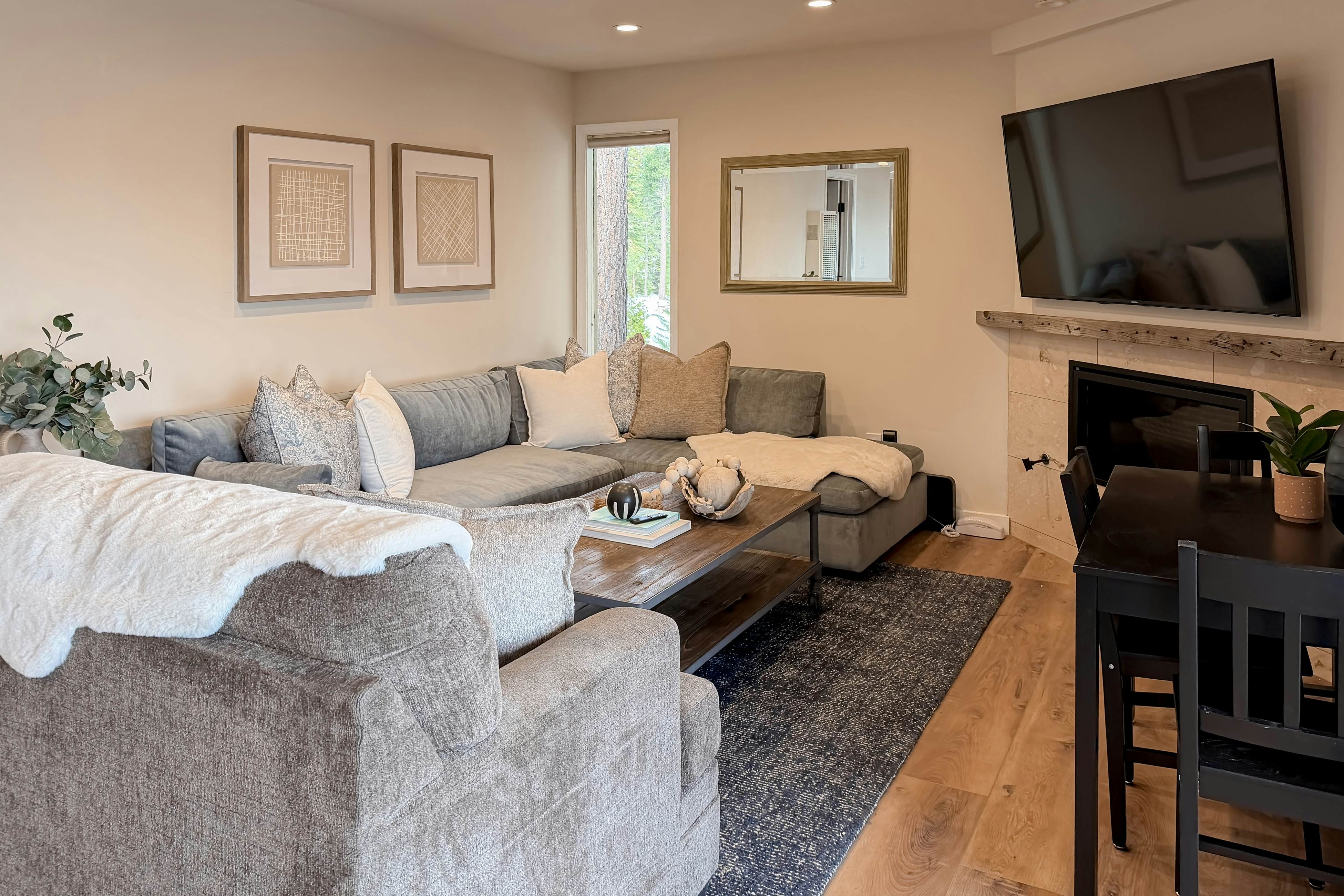 Spectacular Lake Views