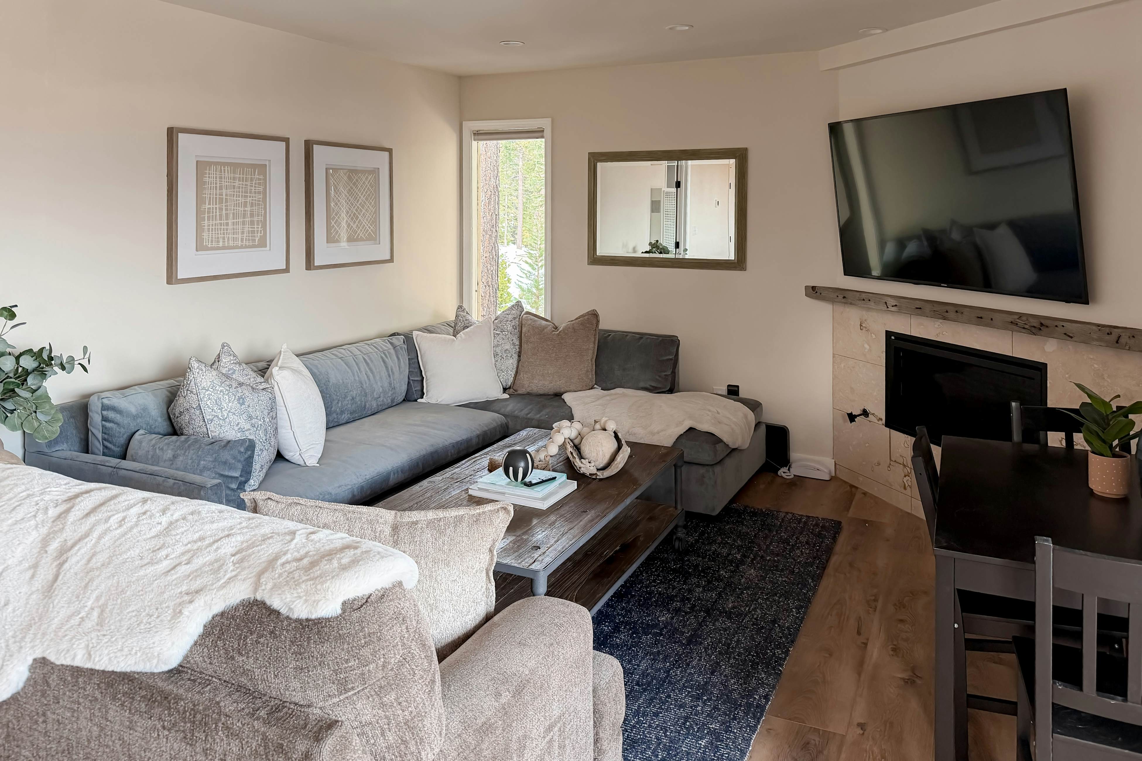 Spectacular Lake Views