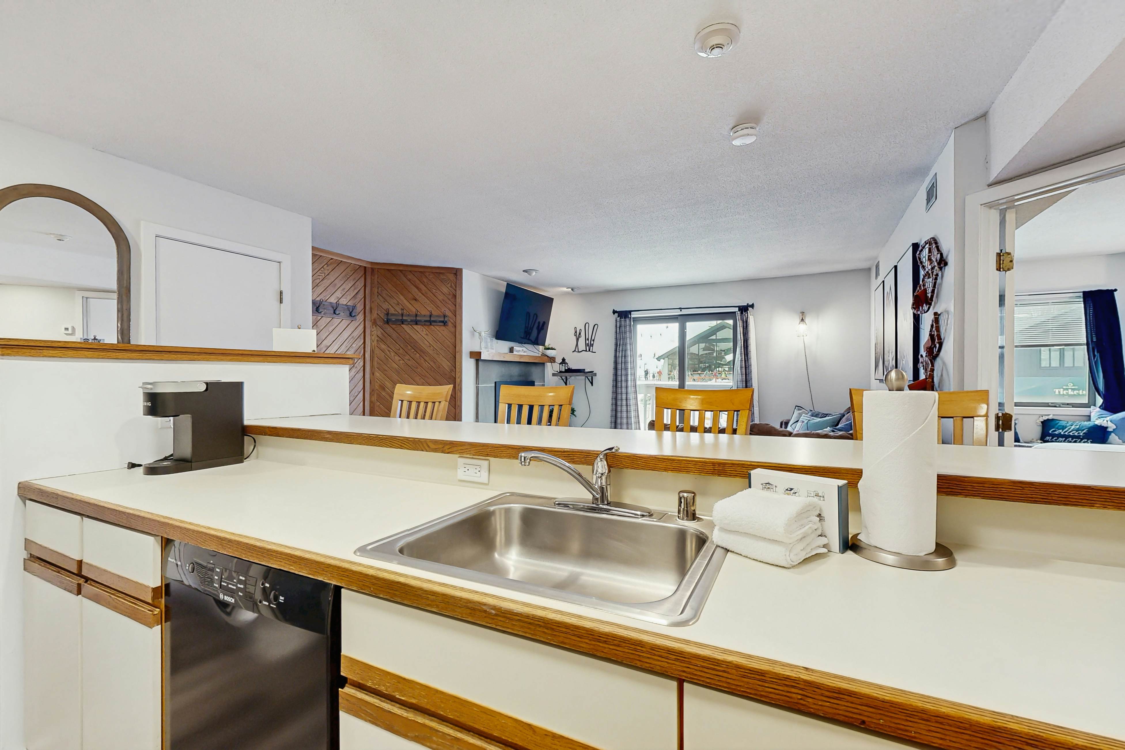 Cozy Mountain Base Retreat