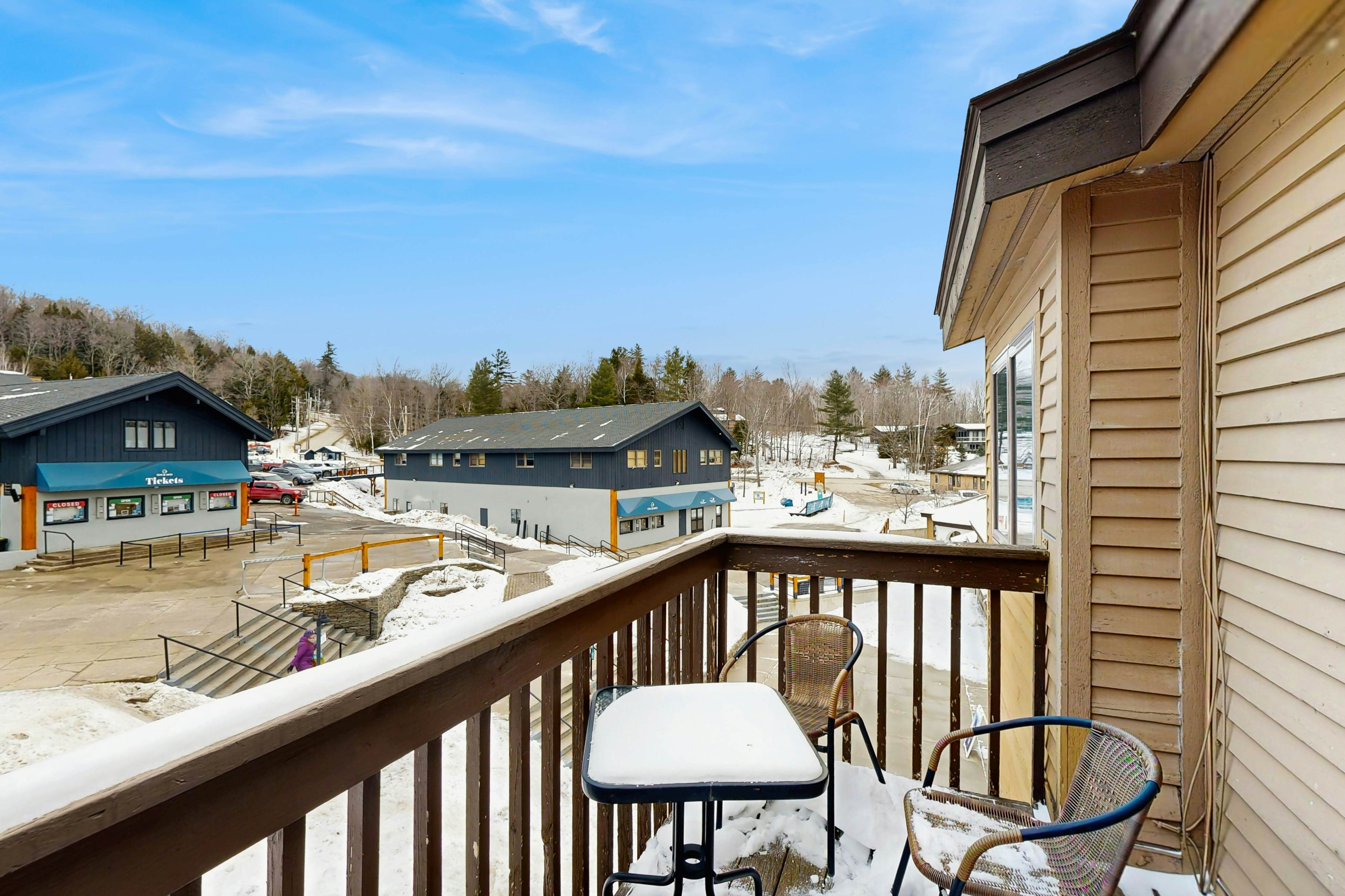 Cozy Mountain Base Retreat