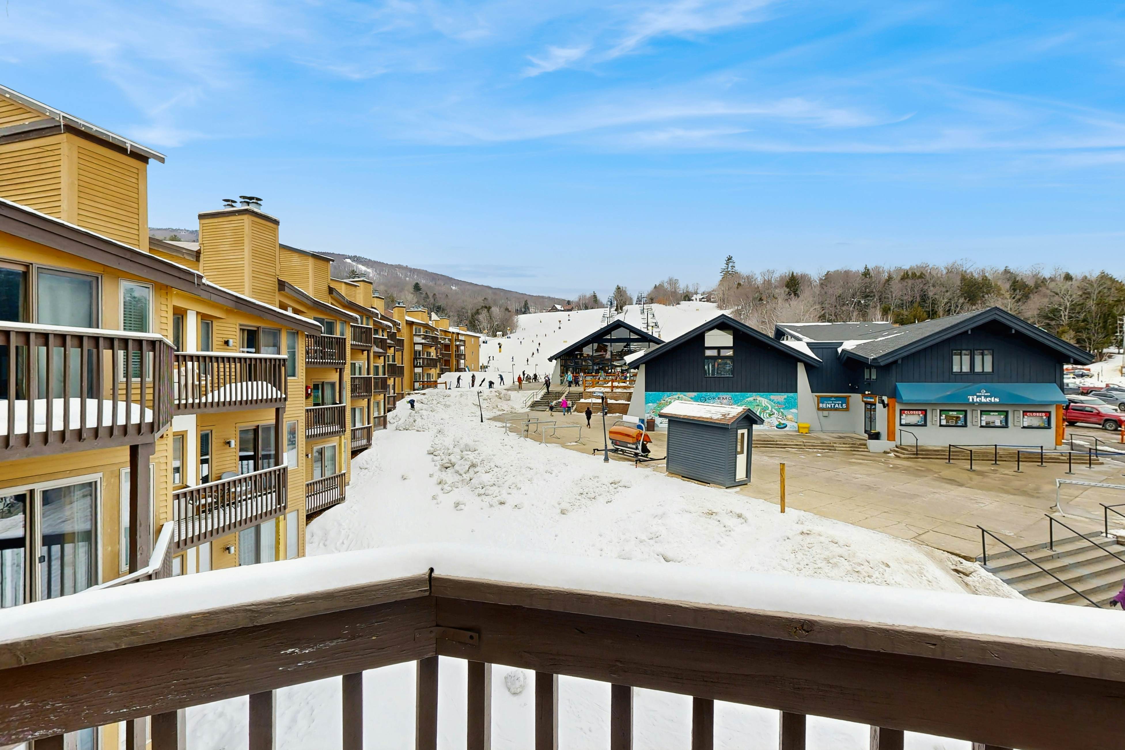 Cozy Mountain Base Retreat
