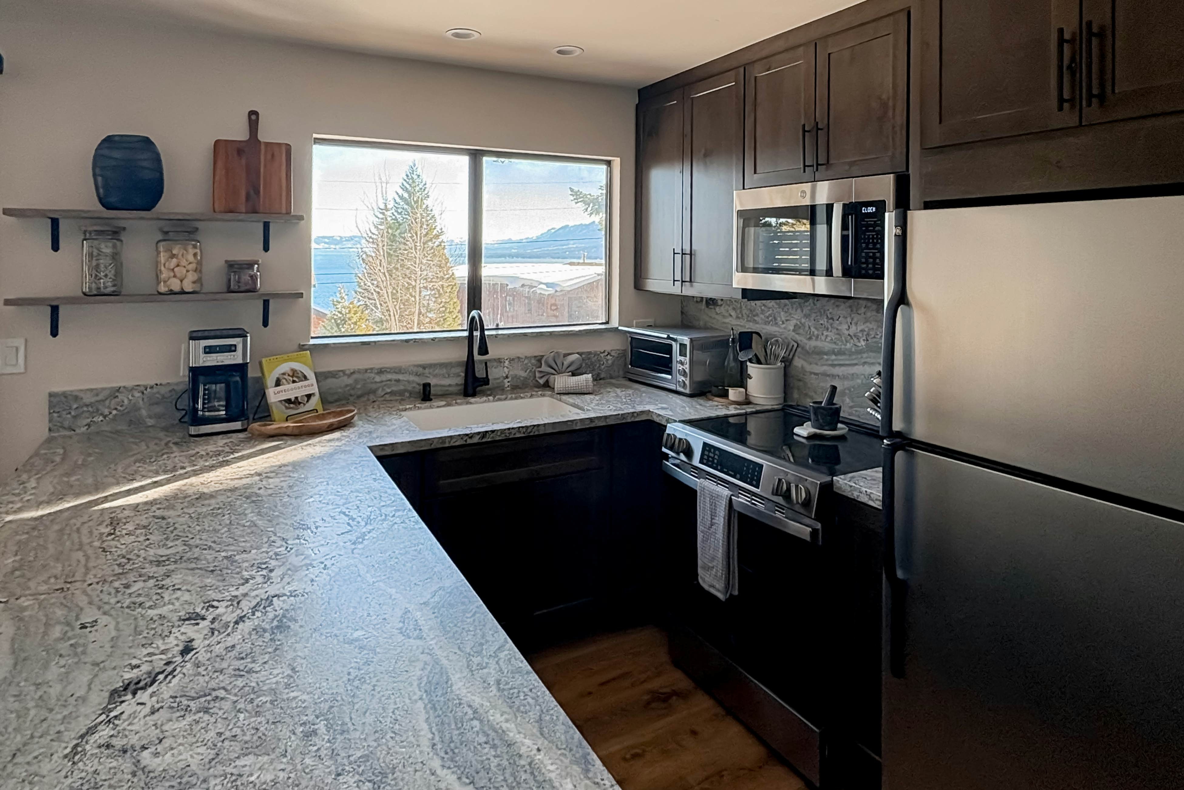 Spectacular Lake Views