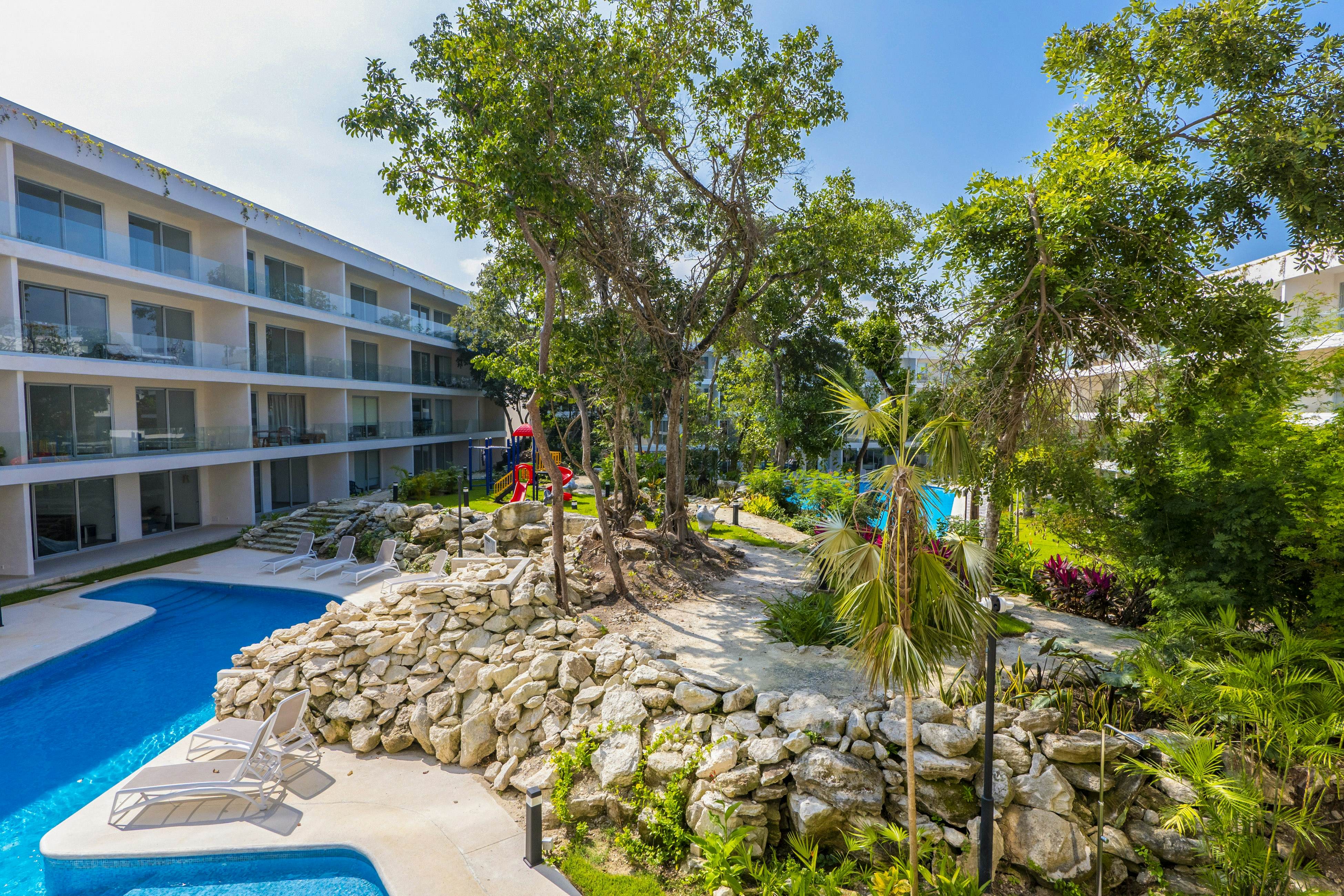 Whispering Palms TL B114