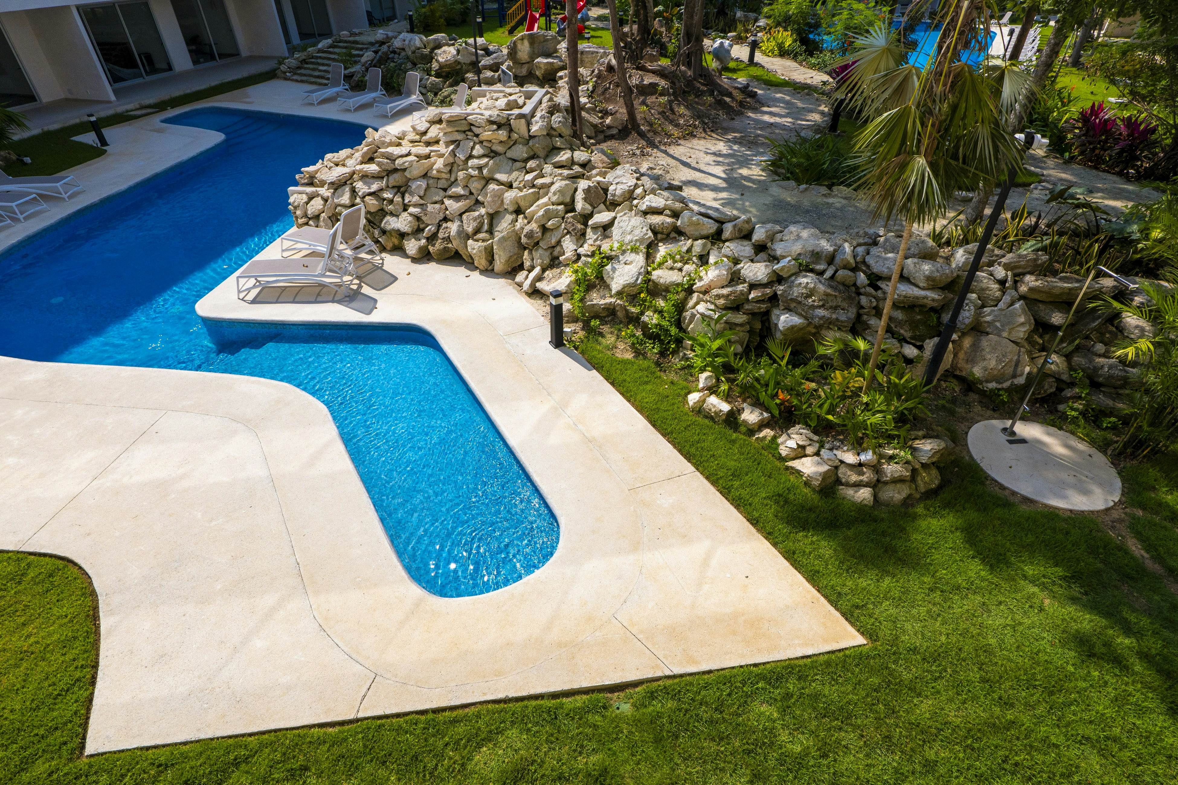 Whispering Palms TL B114