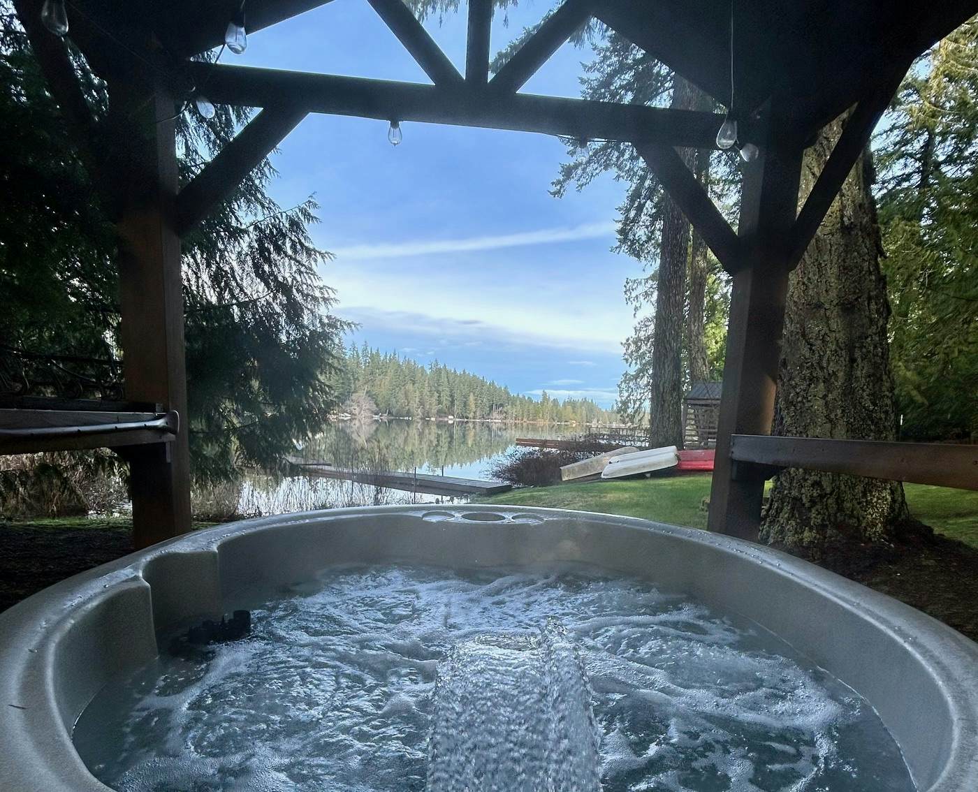 Best Catch Vintage Lakeside Log Cabin