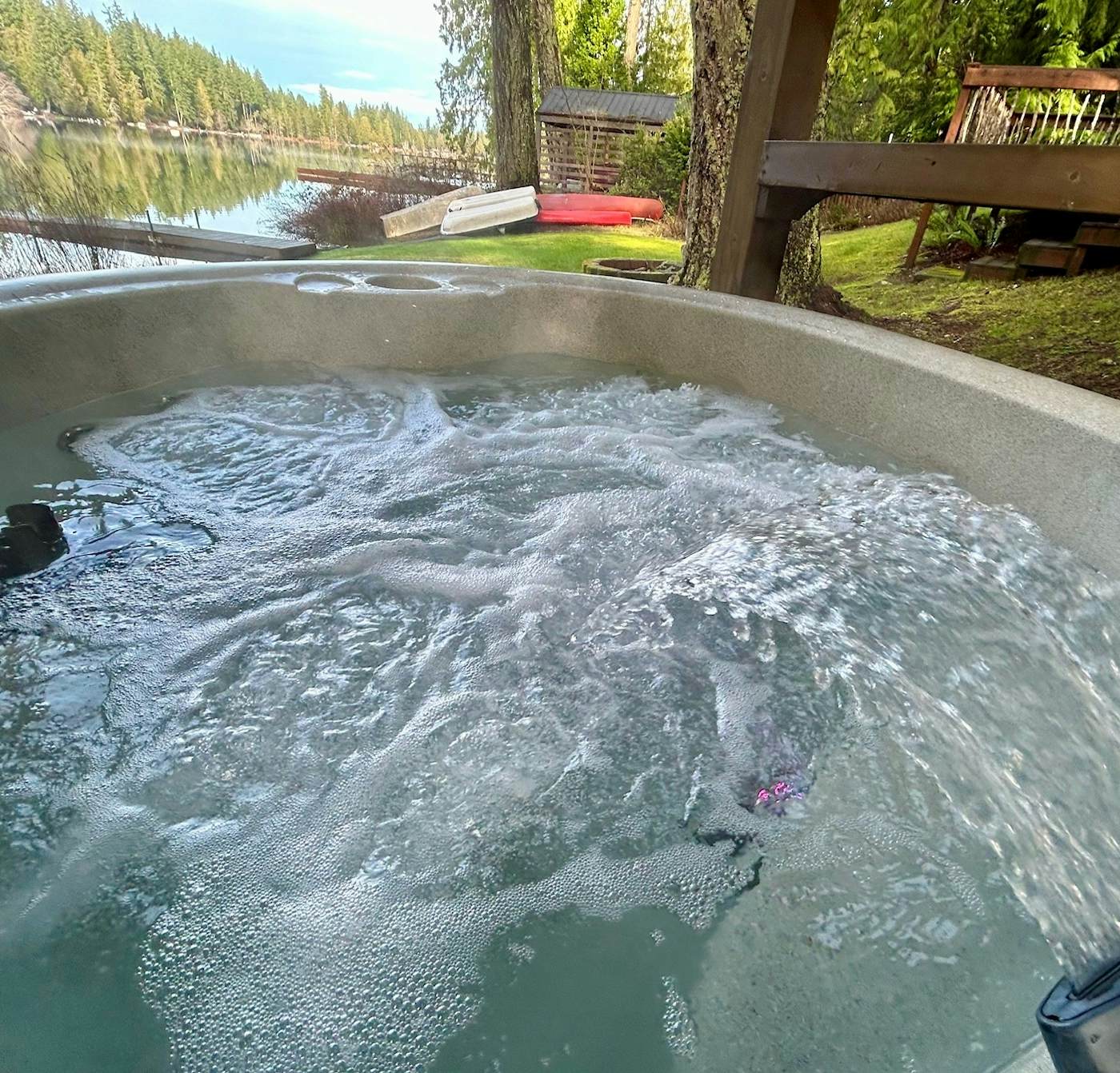 Best Catch Vintage Lakeside Log Cabin