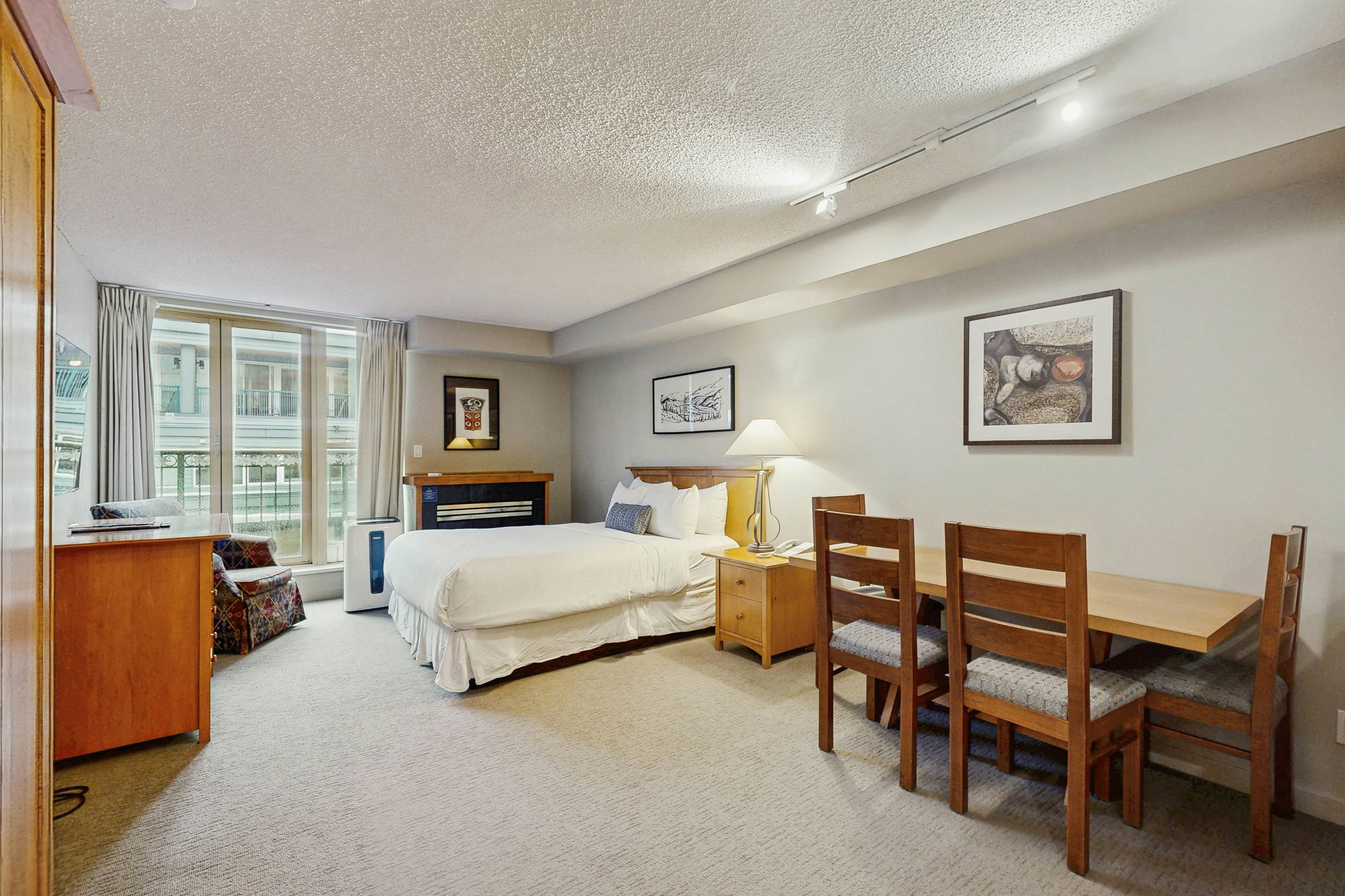 Whistler Peak Lodge 205