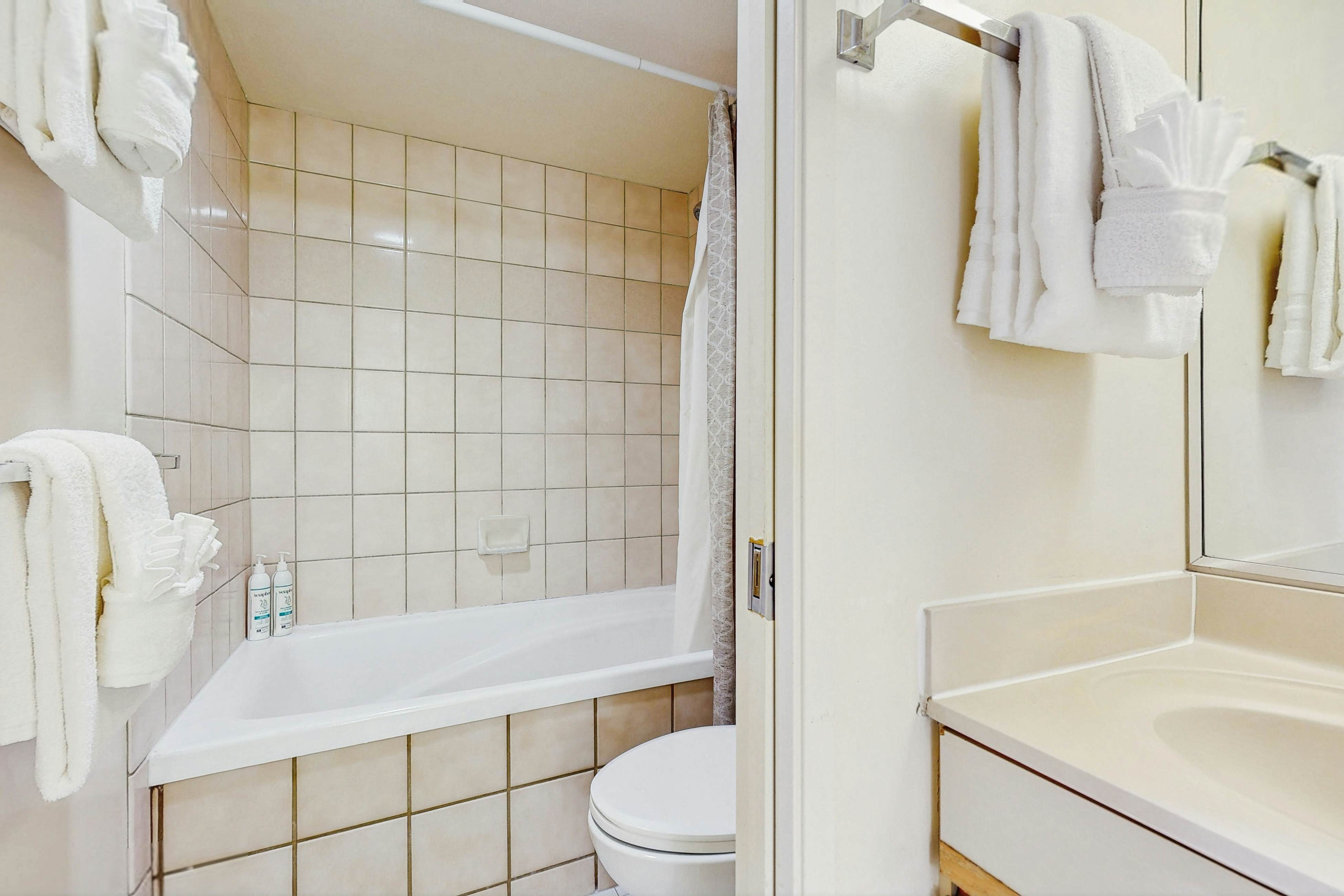 Maui Banyan Q203 [Whole Condo]