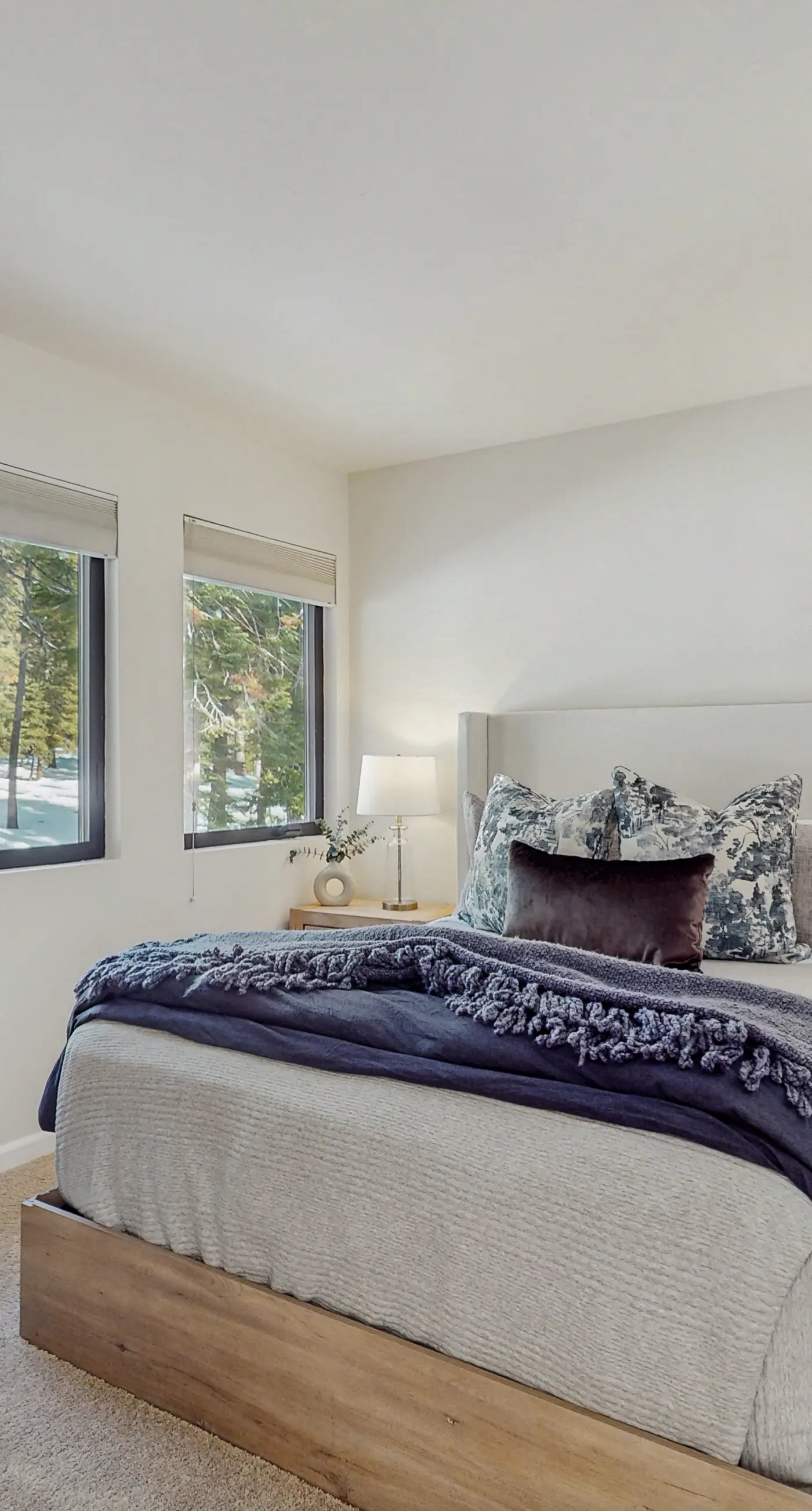 Spectacular Lake Views