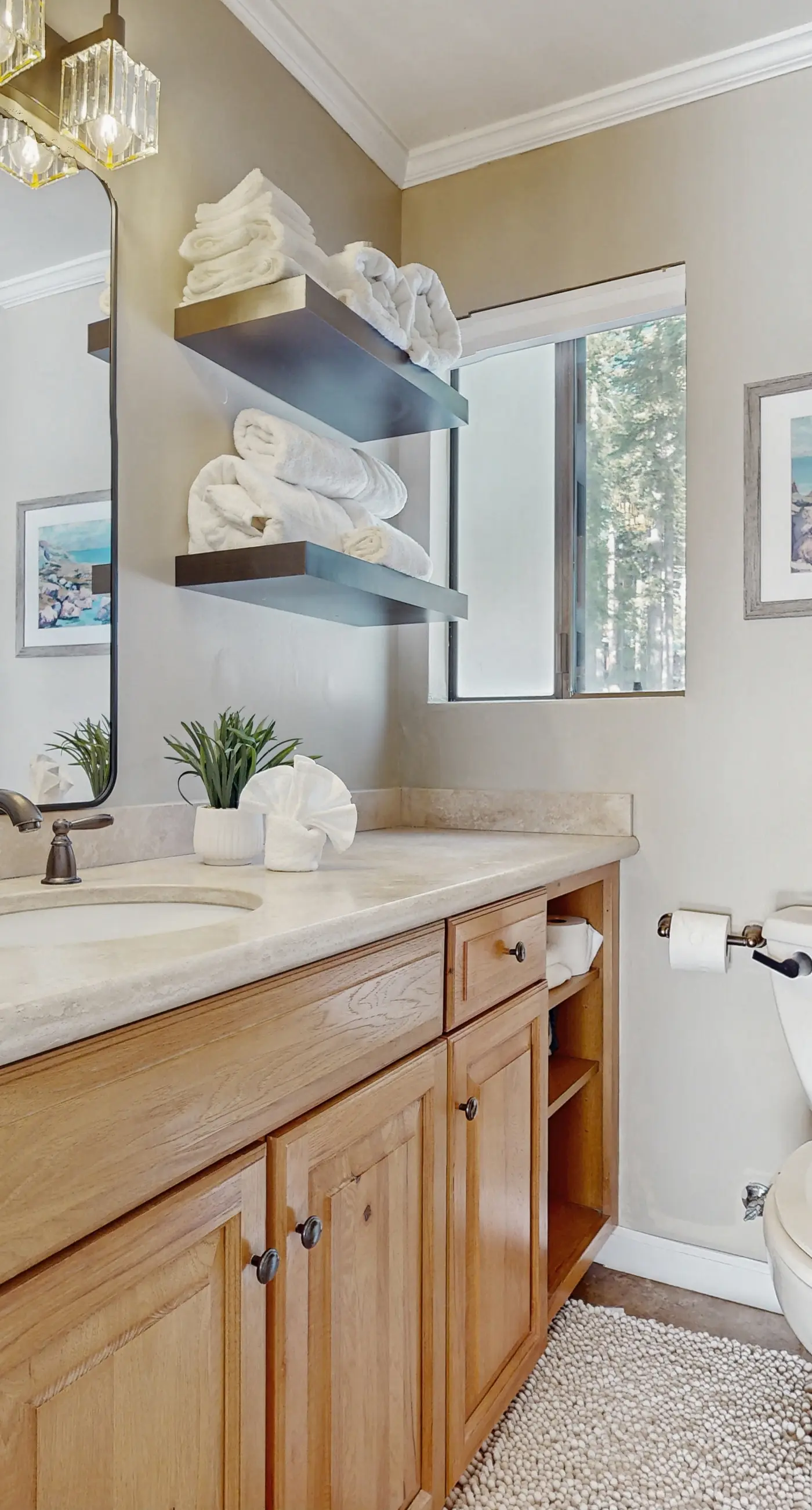 Spectacular Lake Views