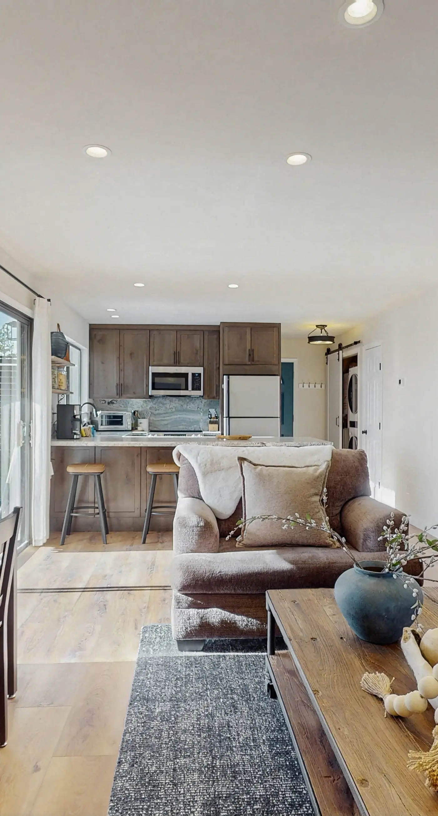 Spectacular Lake Views