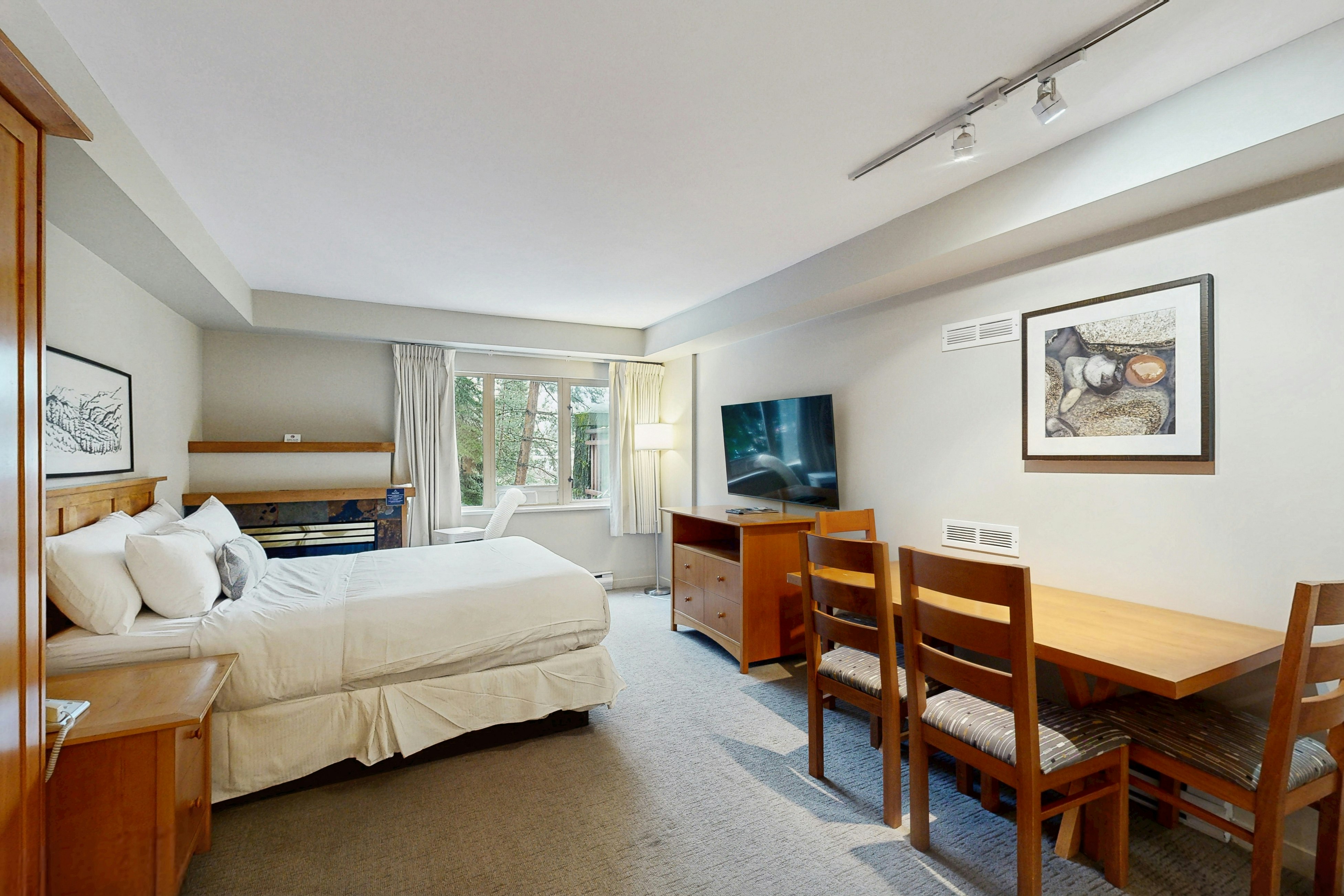 Whistler Peak Lodge 212