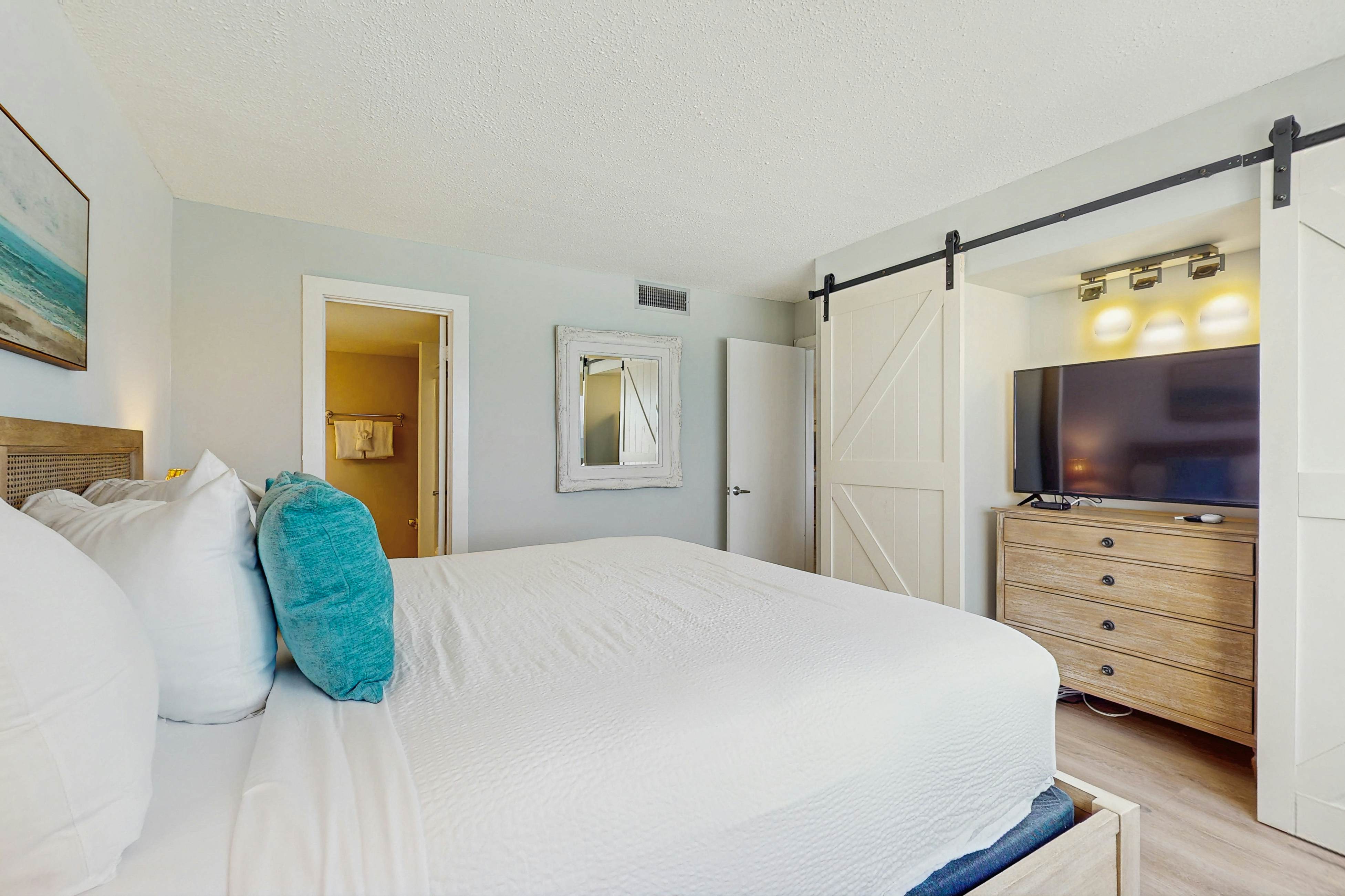 Pinnacle Port C2-702 - Seas The Day