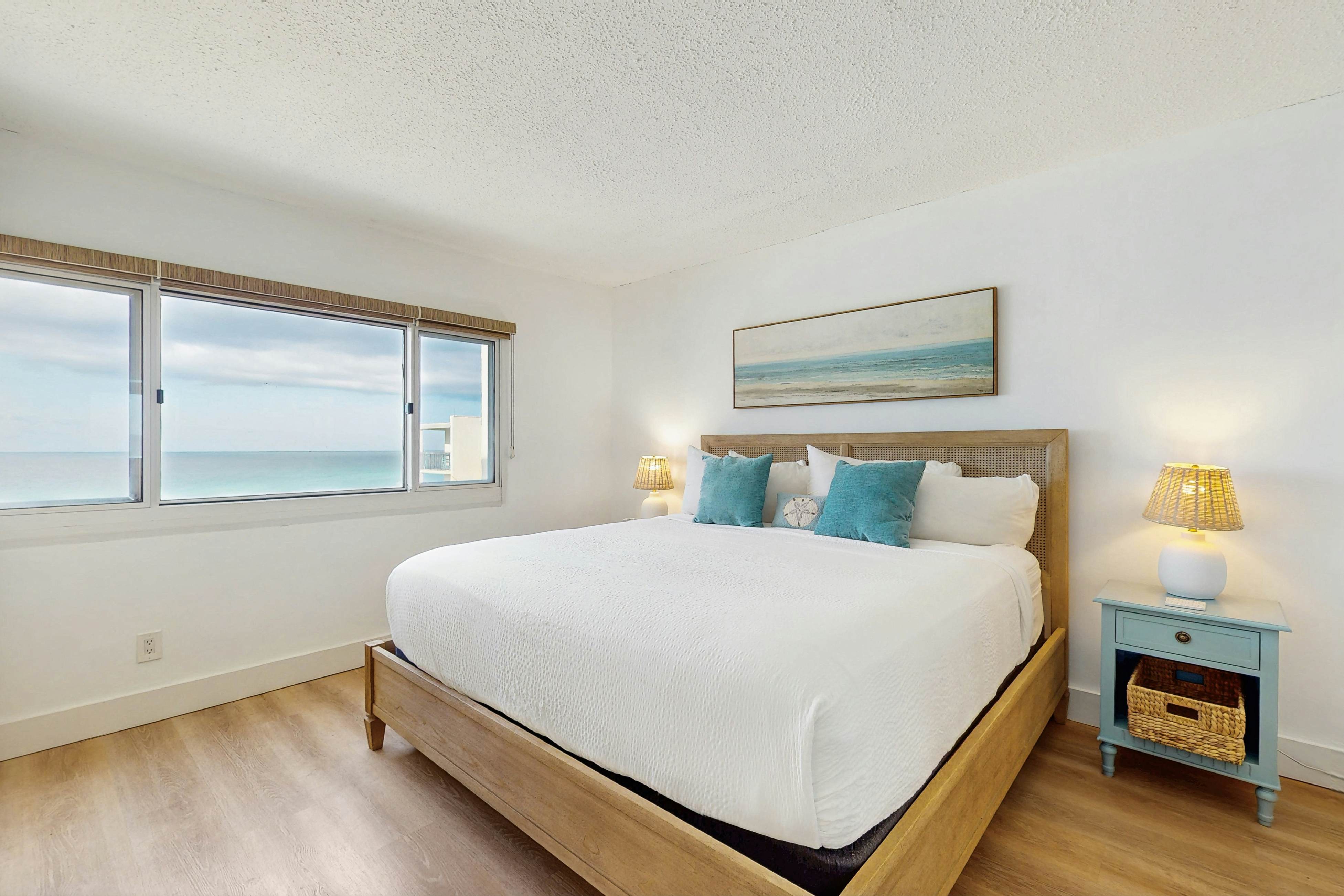 Pinnacle Port C2-702 - Seas The Day