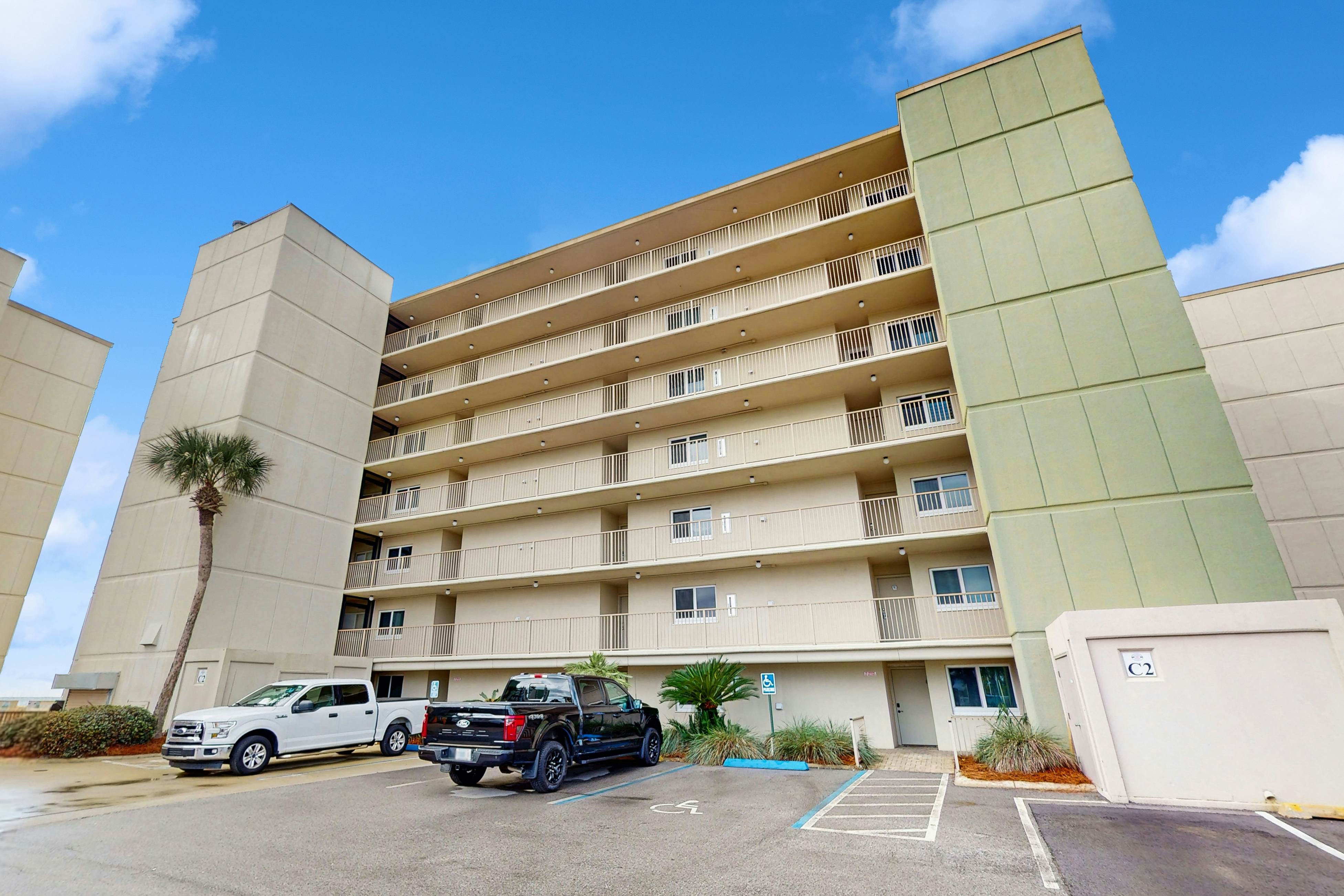 Pinnacle Port C2-702 - Seas The Day