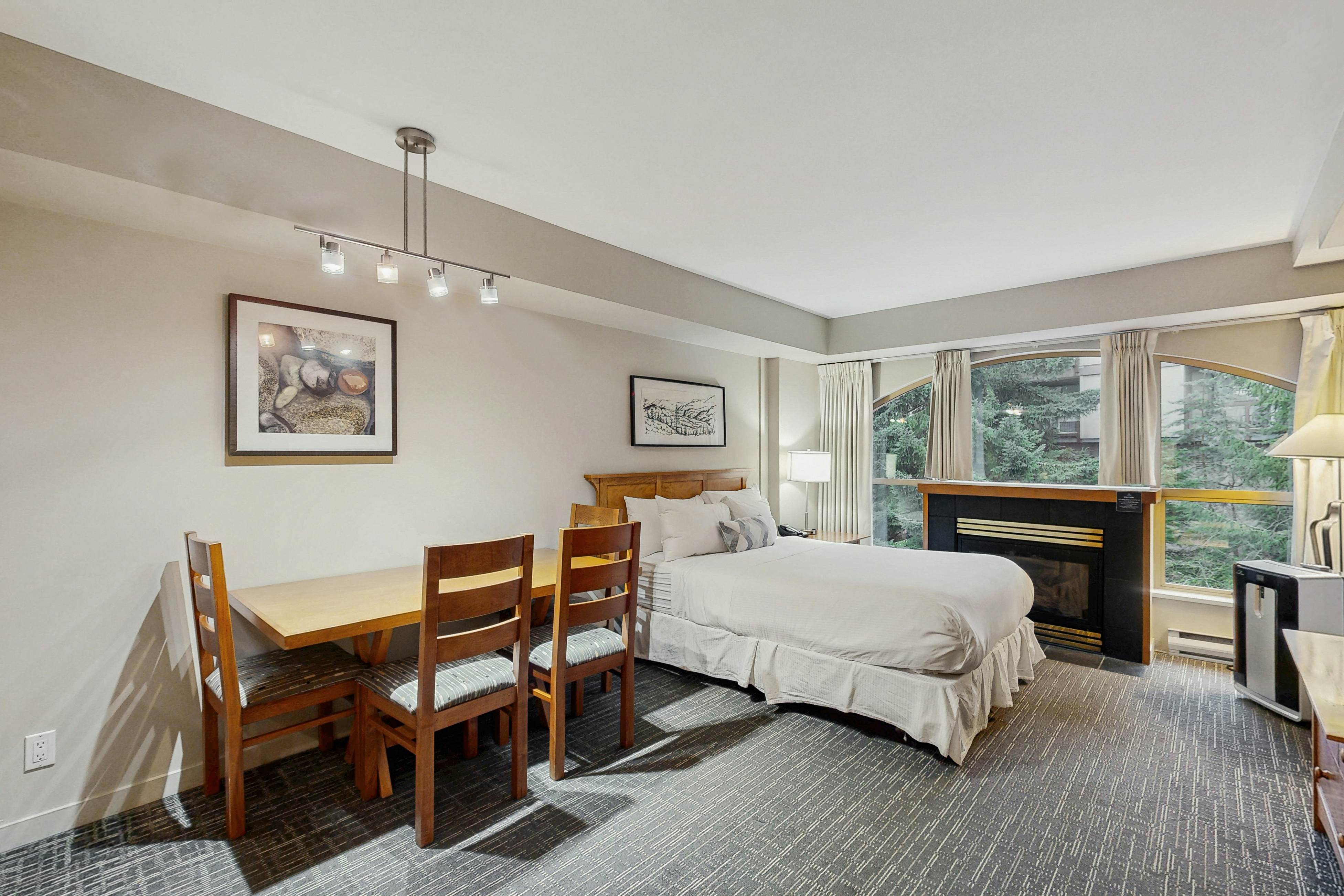 Whistler Peak Lodge 3302