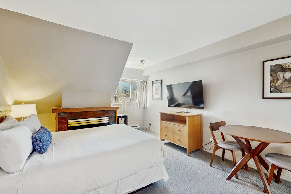 Whistler Peak Lodge 604 | 0 Bed Whistler, BC Studio | Vacasa