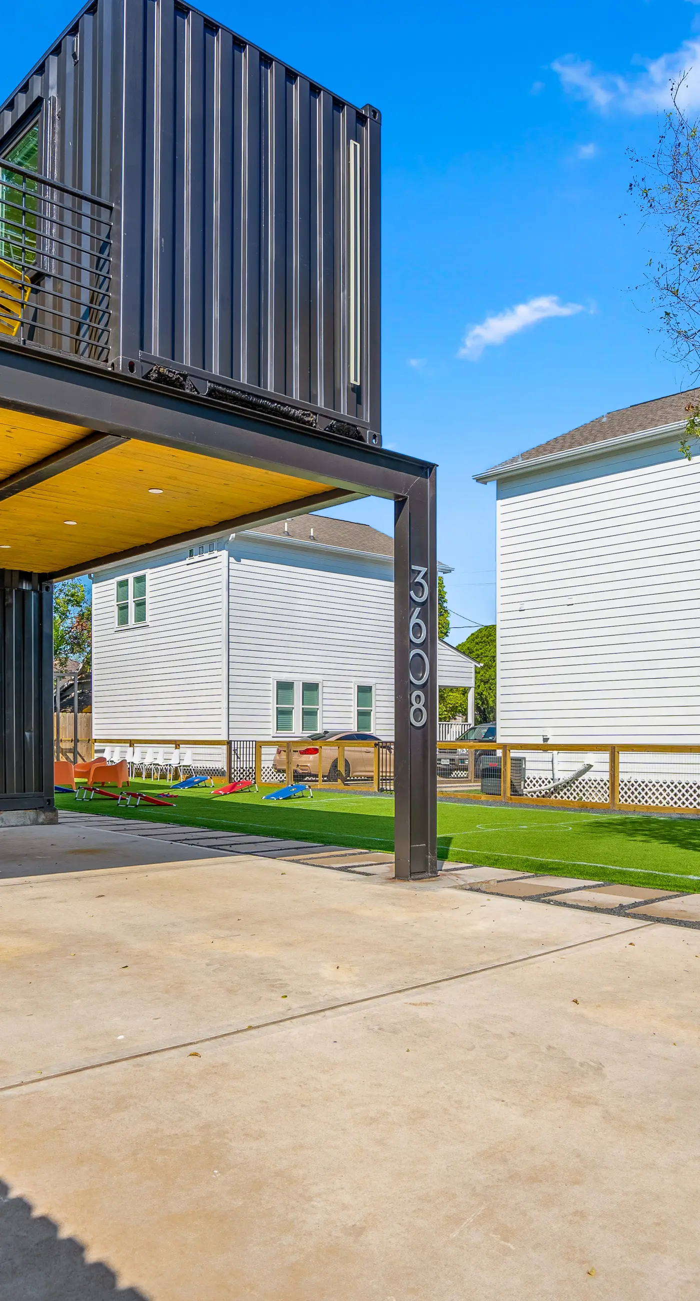 Avocado Container at EADO Juicebox