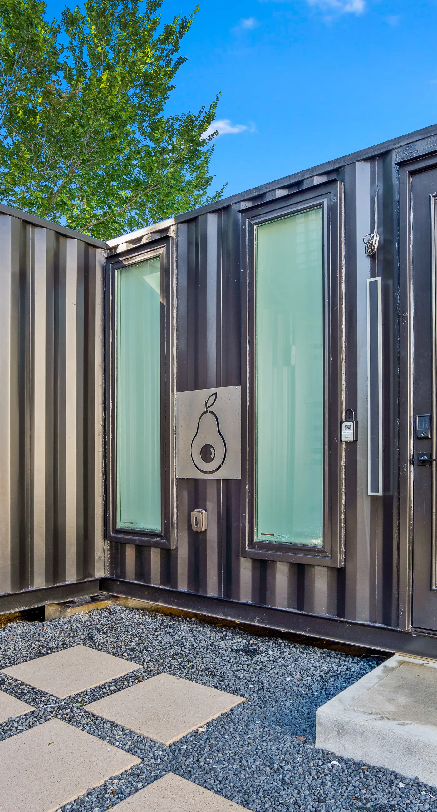 Avocado Container at EADO Juicebox