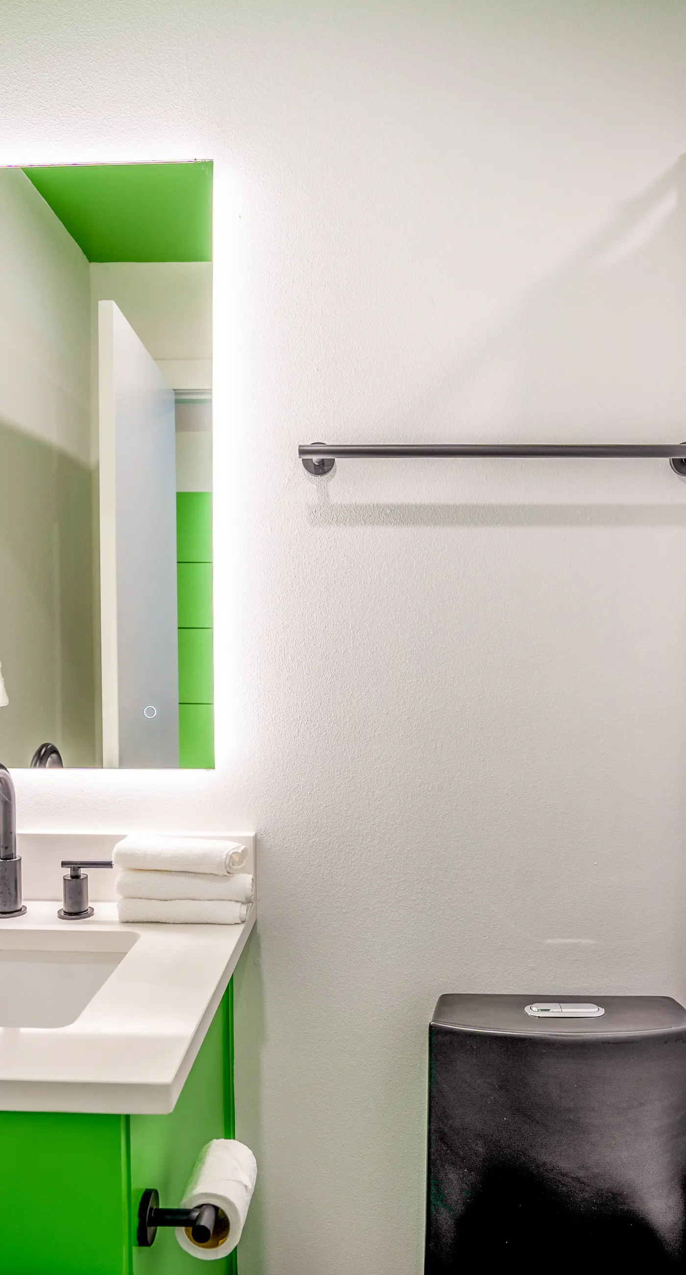 Avocado Container at EADO Juicebox