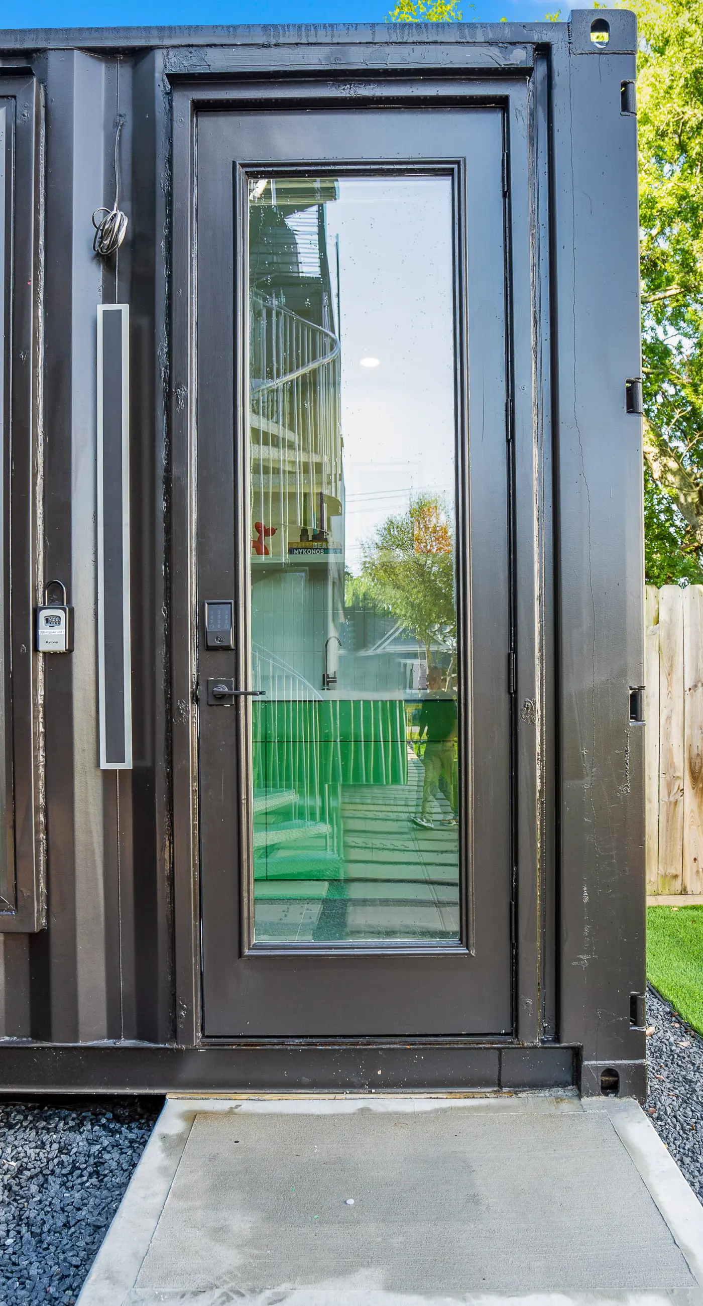 Avocado Container at EADO Juicebox