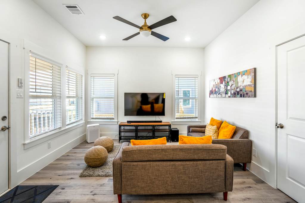 Clutch City Super - Luxe at East Downtown Unit 1 — Houston, TX — vacation rental
