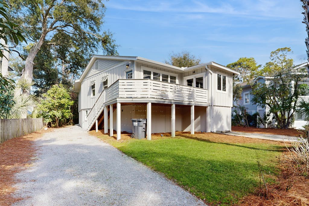 Dog & Snowbird-Friendly Gem - AC, WiFi & Boat Parking, Walk to Folly Field Beach — Hilton Head, SC — vacation rental