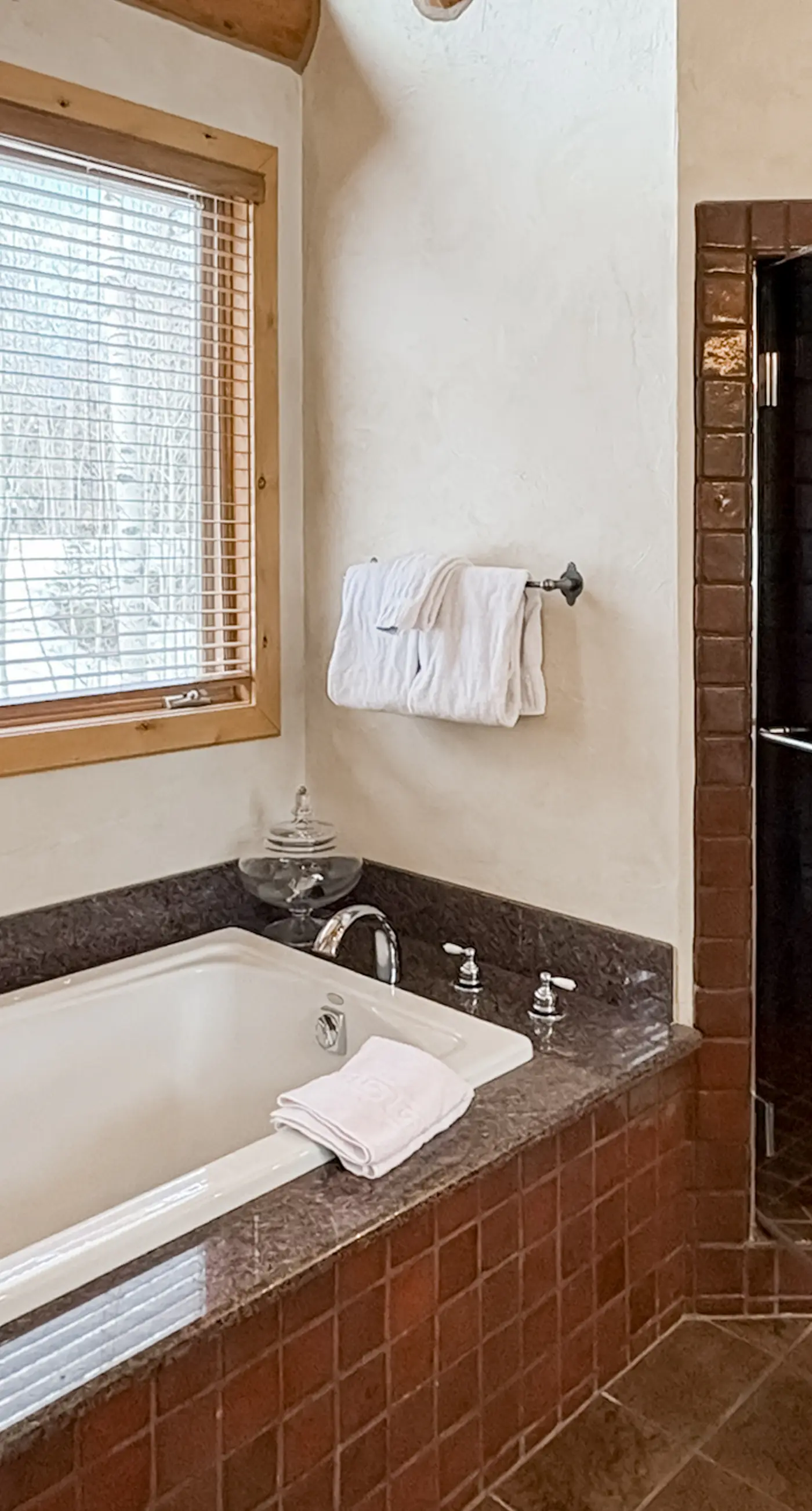 Palmyra 94 - Mountain Tranquility