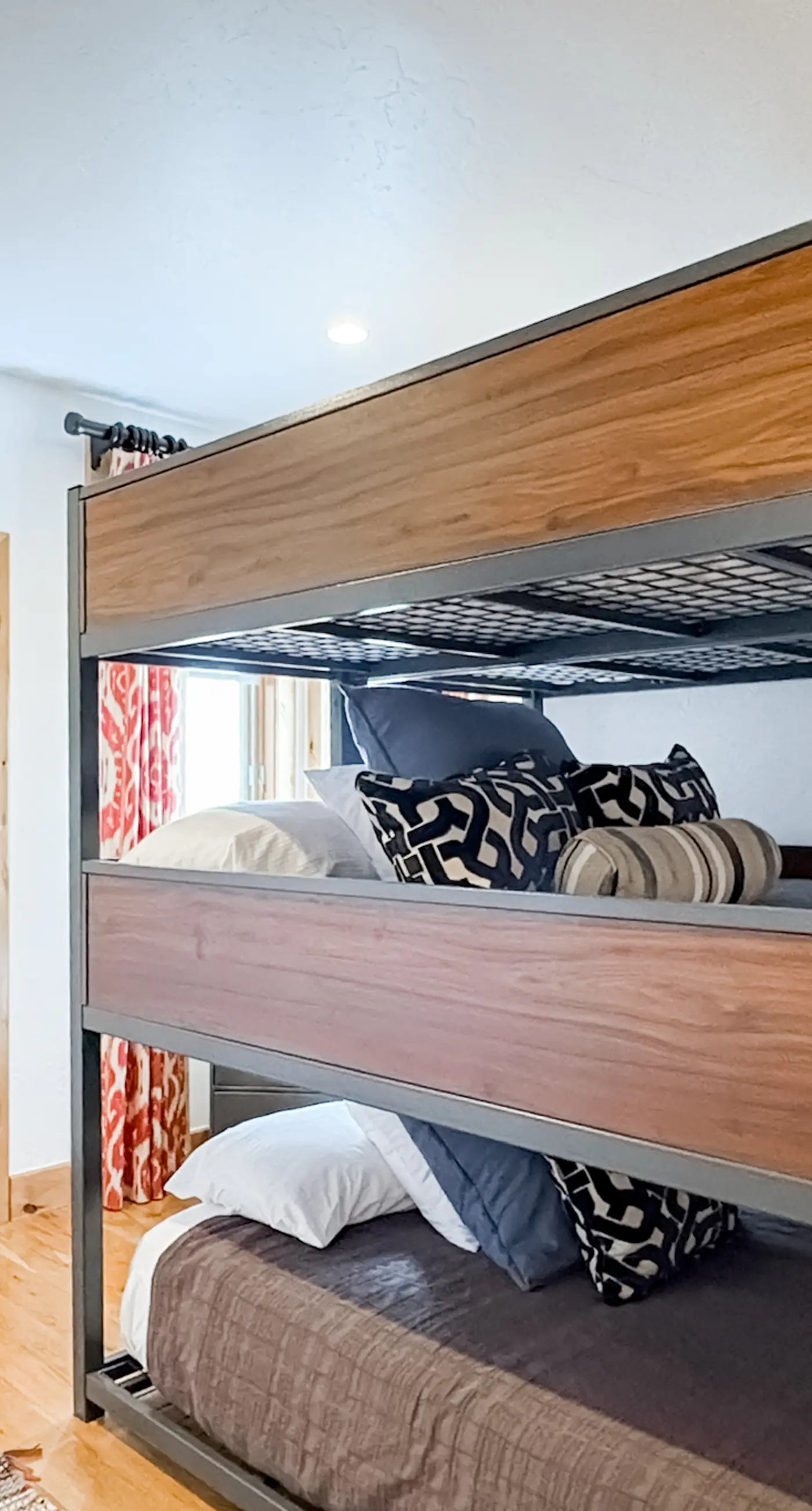 Palmyra 94 - Mountain Tranquility