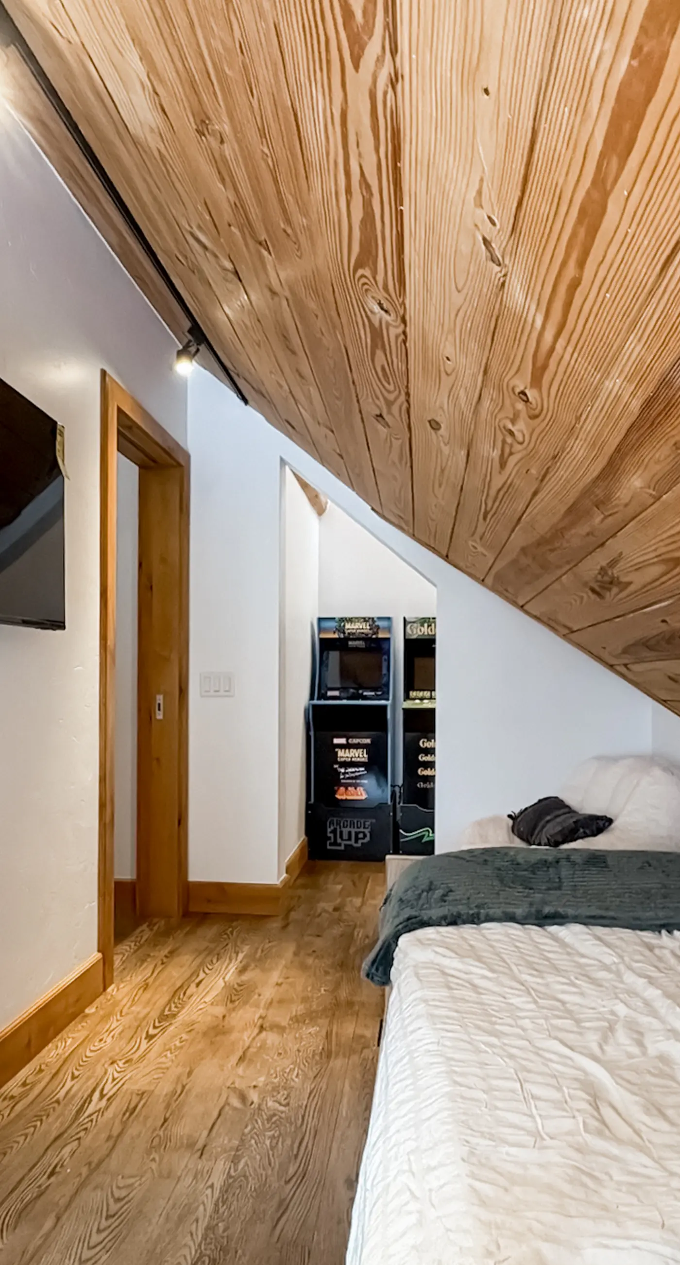 Palmyra 94 - Mountain Tranquility