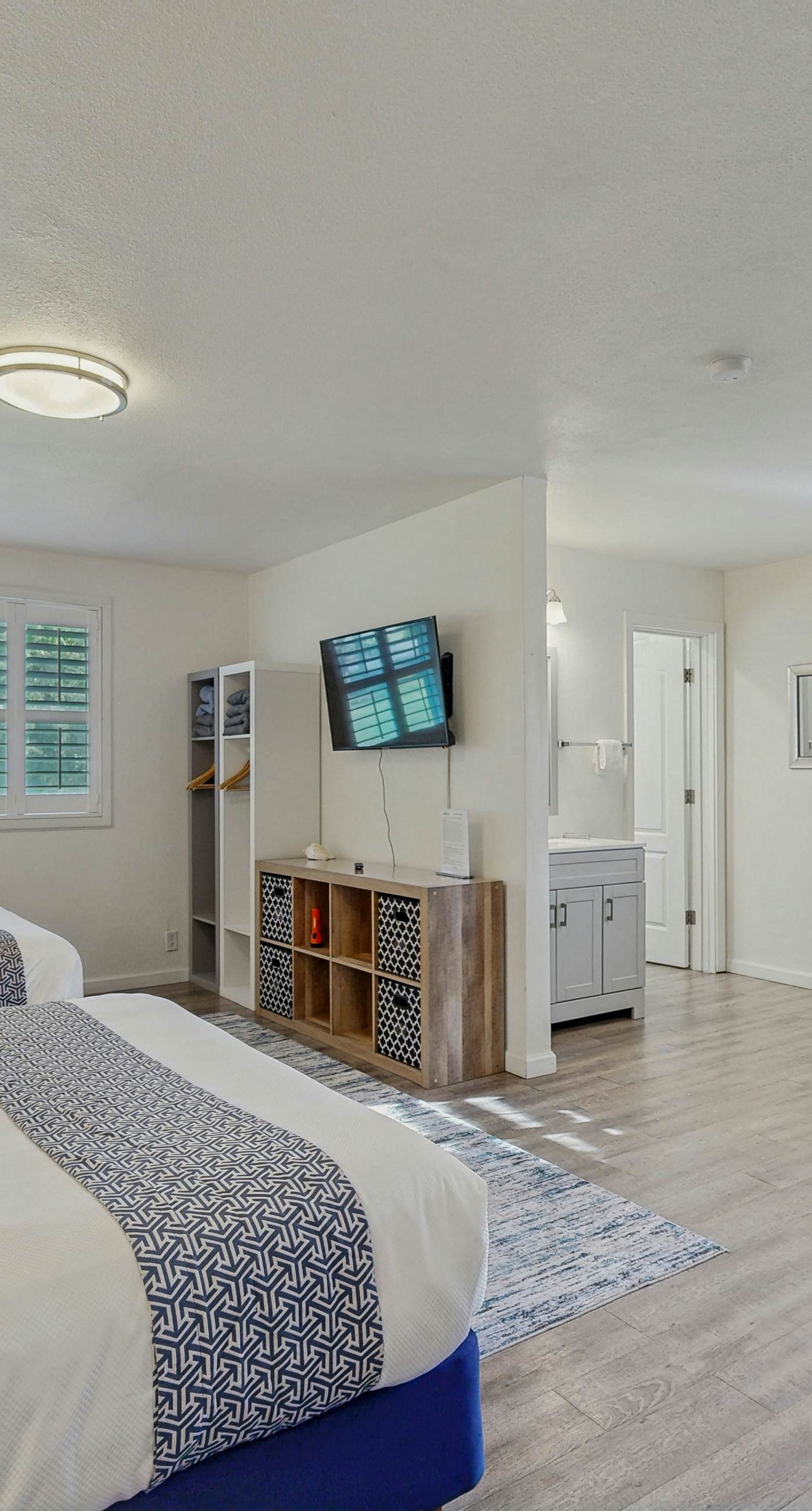 Lamplighter Inn - 104 Sea Lion Cave